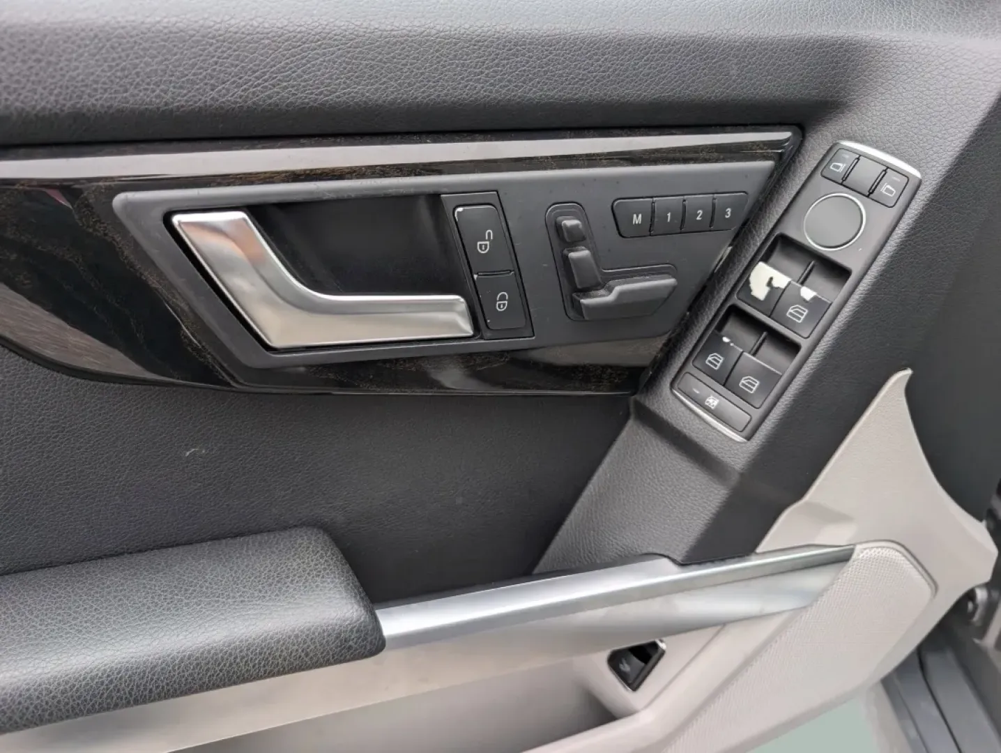 2014 Mercedes-Benz GLK-Class GLK 350 (WDCGG5HBXEG) with an Other engine, located at 5115 14th Ave., Columbus, GA, 31904, (706) 323-0345, 32.511494, -84.971046 - Discover your next adventure with this stunning 2014 Mercedes-Benz GLK-Class GLK 350, an ideal choice for those who crave both luxury and practicality. Whether you're navigating the bustling streets of Phenix City, AL, or embarking on weekend getaways, this sporty SUV combines style, comfort, and ca - Photo#8