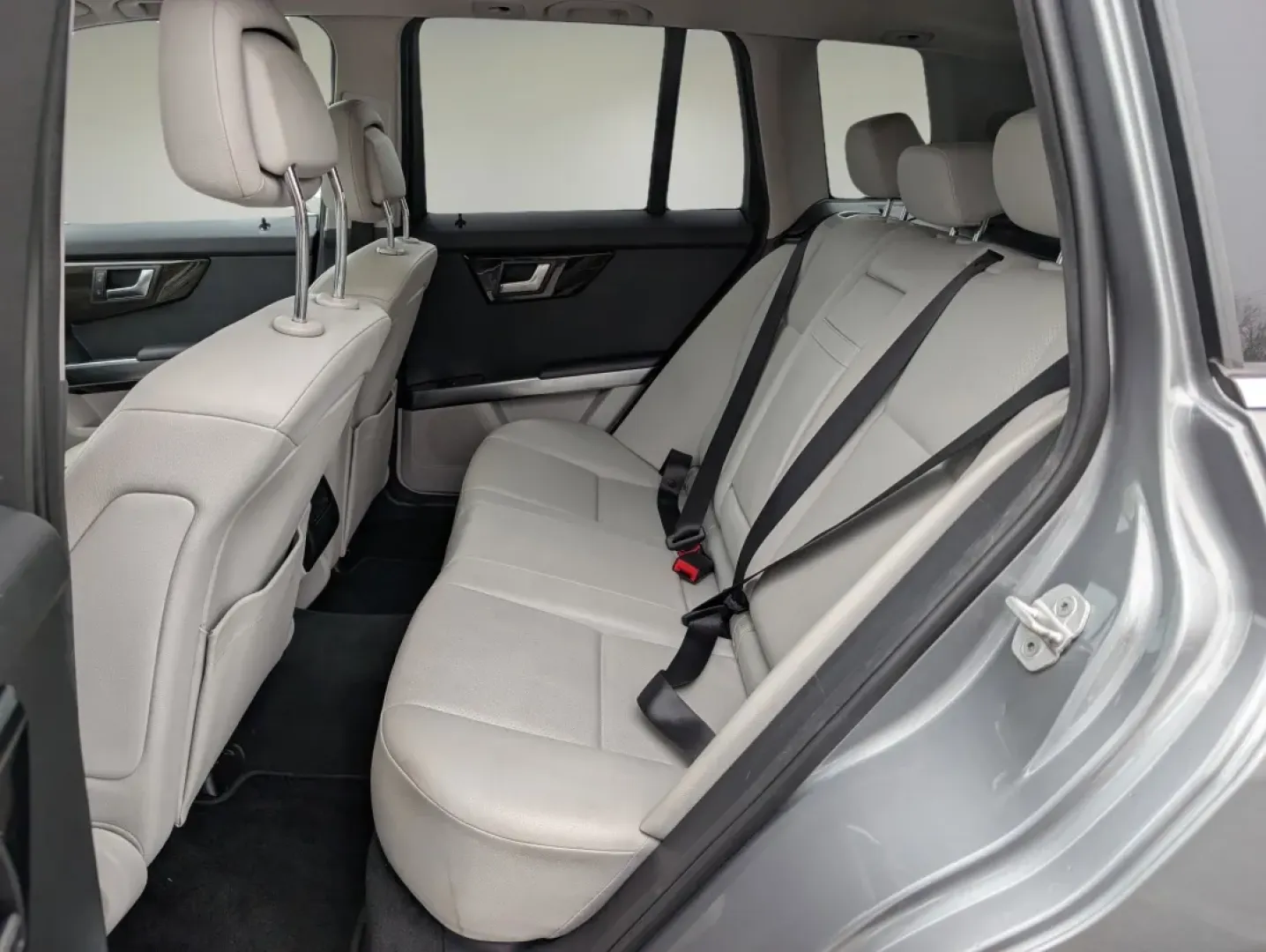 2014 Mercedes-Benz GLK-Class GLK 350 (WDCGG5HBXEG) with an Other engine, located at 5115 14th Ave., Columbus, GA, 31904, (706) 323-0345, 32.511494, -84.971046 - Discover your next adventure with this stunning 2014 Mercedes-Benz GLK-Class GLK 350, an ideal choice for those who crave both luxury and practicality. Whether you're navigating the bustling streets of Phenix City, AL, or embarking on weekend getaways, this sporty SUV combines style, comfort, and ca - Photo#10