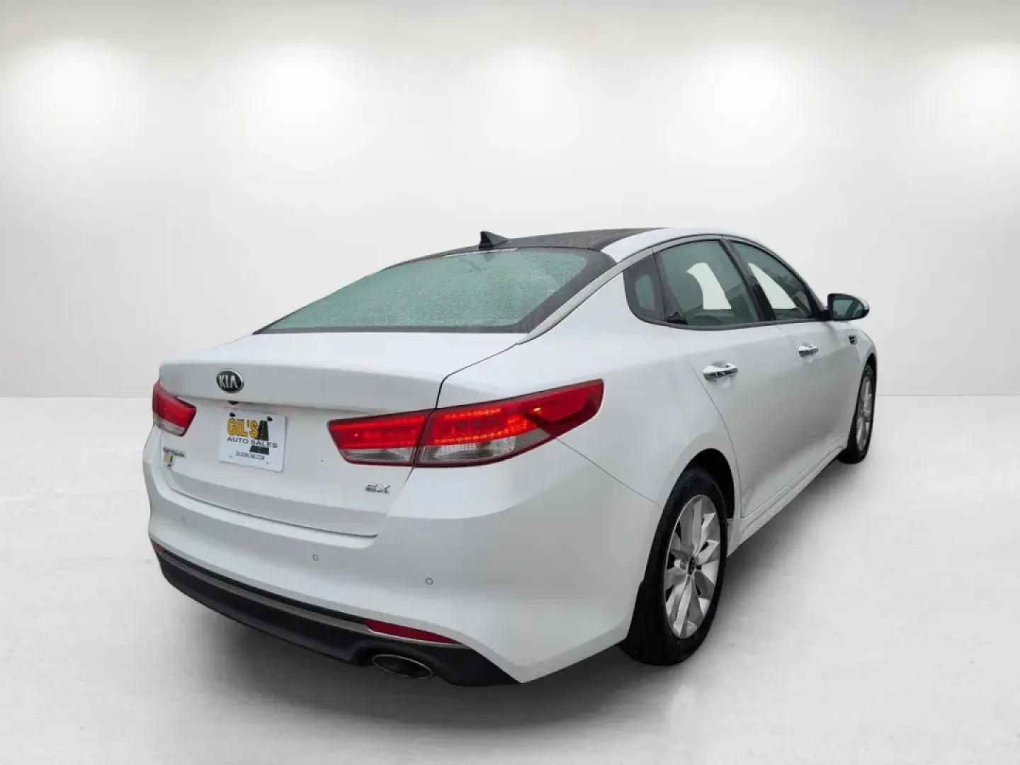 2016 /Gray Kia Optima EX (5XXGU4L36GG) with an Other engine, located at 804 22nd Ave, Phenix City, AL, 36870, (334) 297-1860, 32.484749, -85.024475 - **Drive Your Future with the 2016 Kia Optima EX at Gils Auto in Phenix City, AL!**<br /> <br /> Imagine the freedom of hitting the open road, whether you're commuting to work, running errands, or embarking on a weekend getaway. The 2016 Kia Optima EX is not just a car; it's your gateway to a lifesty - Photo#4