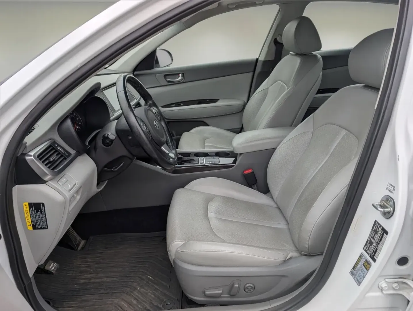 2016 /Gray Kia Optima EX (5XXGU4L36GG) with an Other engine, located at 804 22nd Ave, Phenix City, AL, 36870, (334) 297-1860, 32.484749, -85.024475 - **Drive Your Future with the 2016 Kia Optima EX at Gils Auto in Phenix City, AL!**<br /> <br /> Imagine the freedom of hitting the open road, whether you're commuting to work, running errands, or embarking on a weekend getaway. The 2016 Kia Optima EX is not just a car; it's your gateway to a lifesty - Photo#9