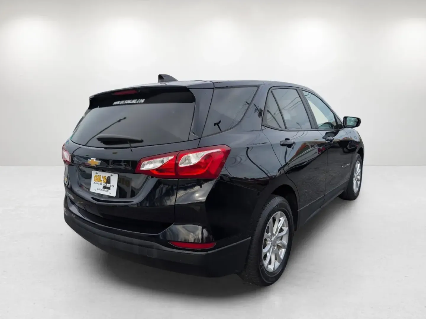 2020 /Medium Ash Gray Chevrolet Equinox LS (2GNAXHEV0L6) with an Other engine, located at 7000 Northlake Connector, Columbus, GA, 31904, (706) 987-8085, 32.524975, -84.978134 - ### Discover Your Next Adventure with This 2020 Chevrolet Equinox at Gils Auto!<br /> <br /> Are you seeking the perfect vehicle for family outings, daily commutes, or weekend adventures? Look no further! The 2020 Chevrolet Equinox LS is designed with versatility and comfort in mind, making it an id - Photo#4