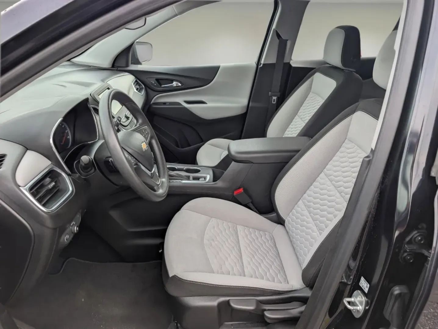 2020 /Medium Ash Gray Chevrolet Equinox LS (2GNAXHEV0L6) with an Other engine, located at 7000 Northlake Connector, Columbus, GA, 31904, (706) 987-8085, 32.524975, -84.978134 - ### Discover Your Next Adventure with This 2020 Chevrolet Equinox at Gils Auto!<br /> <br /> Are you seeking the perfect vehicle for family outings, daily commutes, or weekend adventures? Look no further! The 2020 Chevrolet Equinox LS is designed with versatility and comfort in mind, making it an id - Photo#9