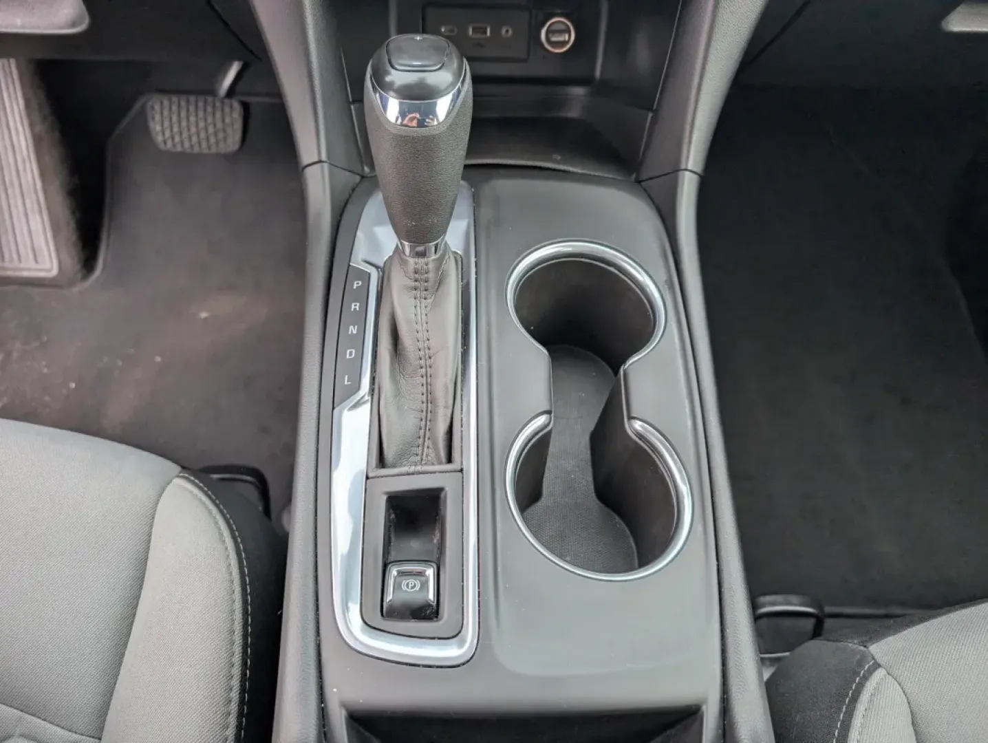 2020 /Medium Ash Gray Chevrolet Equinox LS (2GNAXHEV0L6) with an Other engine, located at 7000 Northlake Connector, Columbus, GA, 31904, (706) 987-8085, 32.524975, -84.978134 - ### Discover Your Next Adventure with This 2020 Chevrolet Equinox at Gils Auto!<br /> <br /> Are you seeking the perfect vehicle for family outings, daily commutes, or weekend adventures? Look no further! The 2020 Chevrolet Equinox LS is designed with versatility and comfort in mind, making it an id - Photo#12