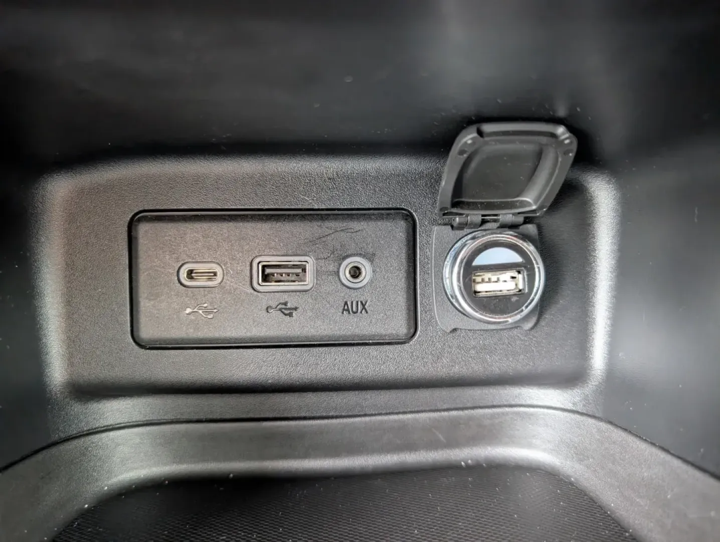 2020 /Medium Ash Gray Chevrolet Equinox LS (2GNAXHEV0L6) with an Other engine, located at 7000 Northlake Connector, Columbus, GA, 31904, (706) 987-8085, 32.524975, -84.978134 - ### Discover Your Next Adventure with This 2020 Chevrolet Equinox at Gils Auto!<br /> <br /> Are you seeking the perfect vehicle for family outings, daily commutes, or weekend adventures? Look no further! The 2020 Chevrolet Equinox LS is designed with versatility and comfort in mind, making it an id - Photo#13