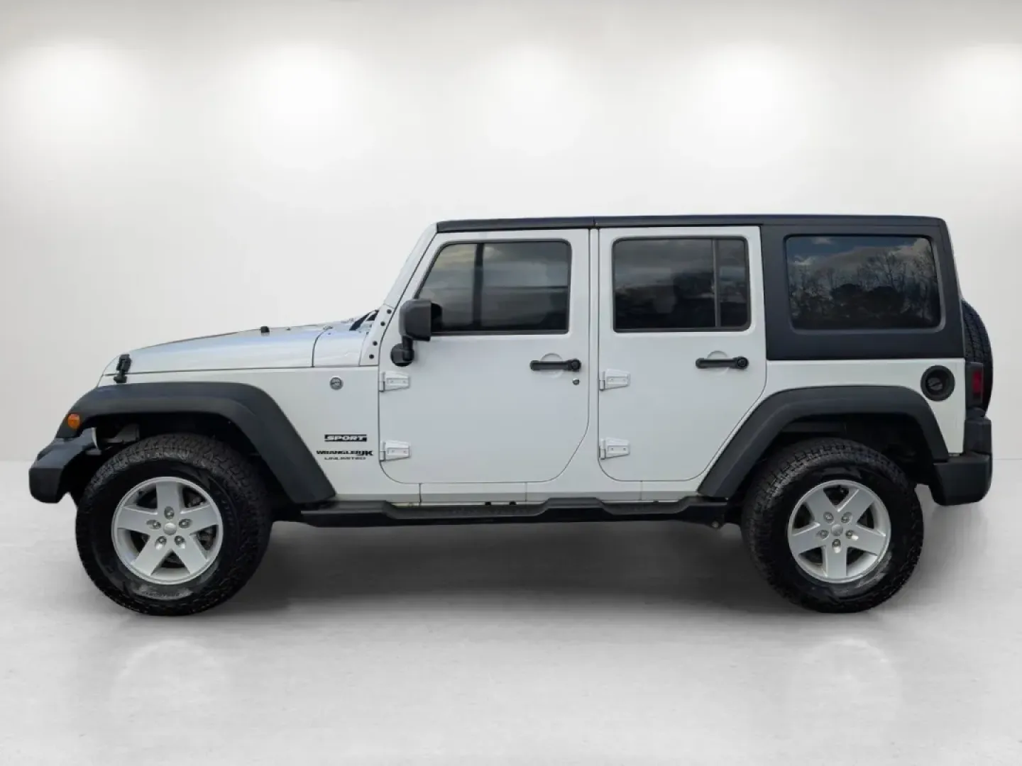 2018 /Black Jeep Wrangler Sport S (1C4BJWDG1JL) with an Other engine, located at 1430 Gateway Drive, Opelika, AL, 36801, (334) 239-0944, 32.637871, -85.409790 - **Adventure Awaits with This 2018 Jeep Wrangler Sport S in Phenix City, AL!**<br /> <br /> Are you ready to embark on thrilling adventures or conquer your daily commute with style? Look no further than this 2018 Jeep Wrangler Sport S, a versatile SUV designed for both rugged terrains and urban lands - Photo#7