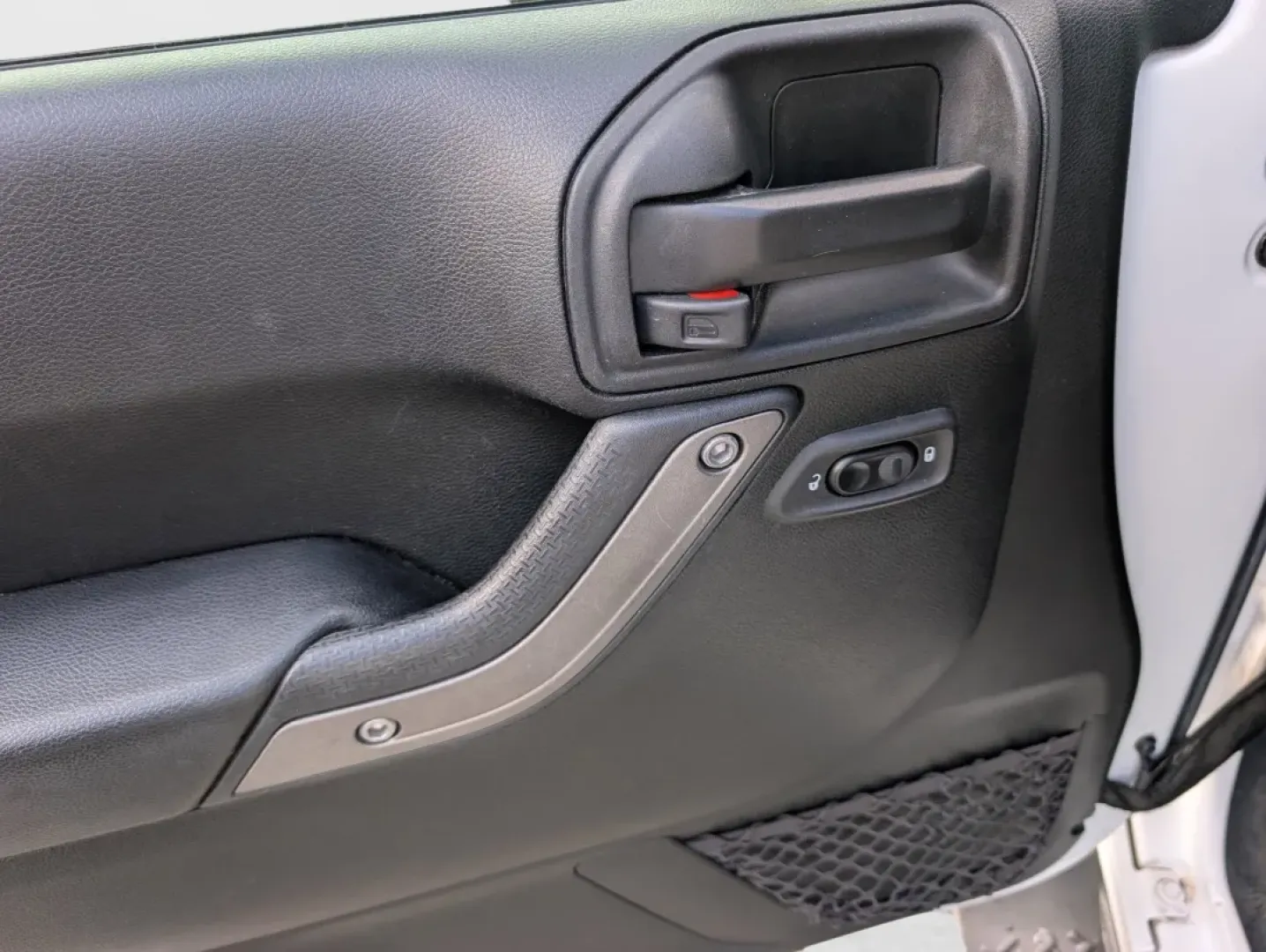 2018 /Black Jeep Wrangler Sport S (1C4BJWDG1JL) with an Other engine, located at 1430 Gateway Drive, Opelika, AL, 36801, (334) 239-0944, 32.637871, -85.409790 - **Adventure Awaits with This 2018 Jeep Wrangler Sport S in Phenix City, AL!**<br /> <br /> Are you ready to embark on thrilling adventures or conquer your daily commute with style? Look no further than this 2018 Jeep Wrangler Sport S, a versatile SUV designed for both rugged terrains and urban lands - Photo#8