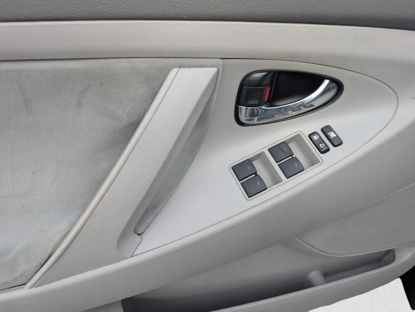 2010 Toyota Camry LE (4T1BF3EK6AU) with an Other engine, located at 3959 U.S. 80 W, Phenix City, AL, 36870, (334) 297-4885, 32.469296, -85.135185 - **Discover Your Next Adventure with the 2010 Toyota Camry LE at Gils Auto Phenix City!**<br /> <br /> Are you in search of a reliable vehicle that enhances your daily drive and complements your lifestyle? Whether you're commuting to work, taking the kids to school, or planning weekend getaways, the - Photo#8