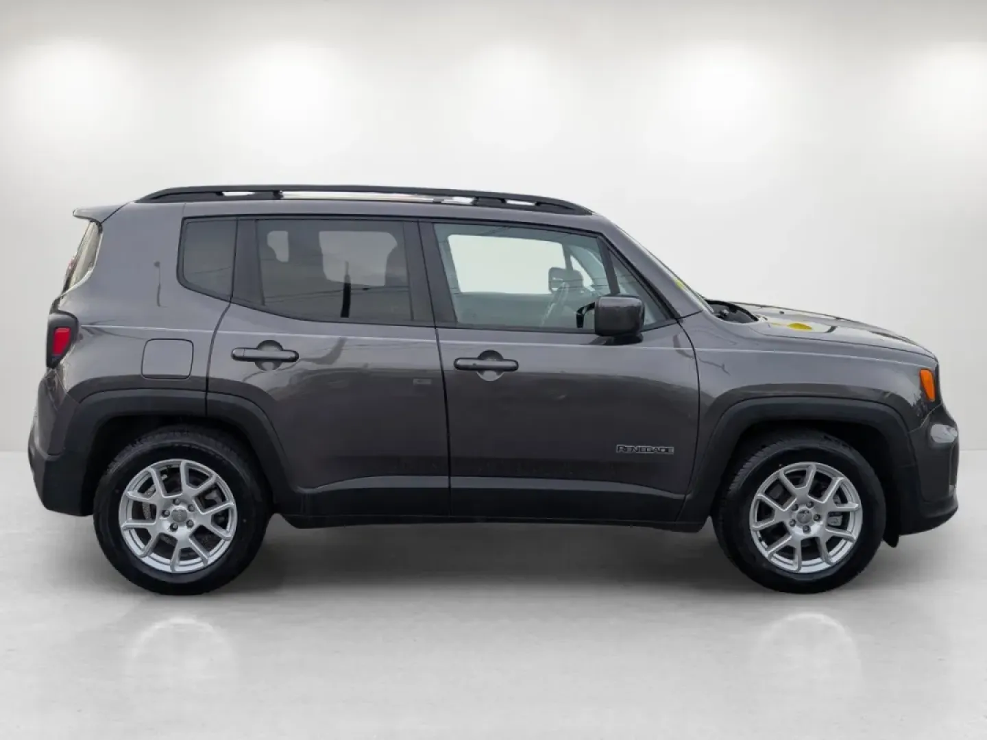2019 /Black Jeep Renegade Latitude (ZACNJABB8KP) with an Other engine, located at 3959 U.S. 80 W, Phenix City, AL, 36870, (334) 297-4885, 32.469296, -85.135185 - Discover your next adventure with the 2019 Jeep Renegade Latitude, a versatile crossover that seamlessly combines comfort, style, and capability. Perfect for weekend getaways, daily commutes, and everything in between, this Jeep is designed for those who crave exploration without sacrificing everyda - Photo#3