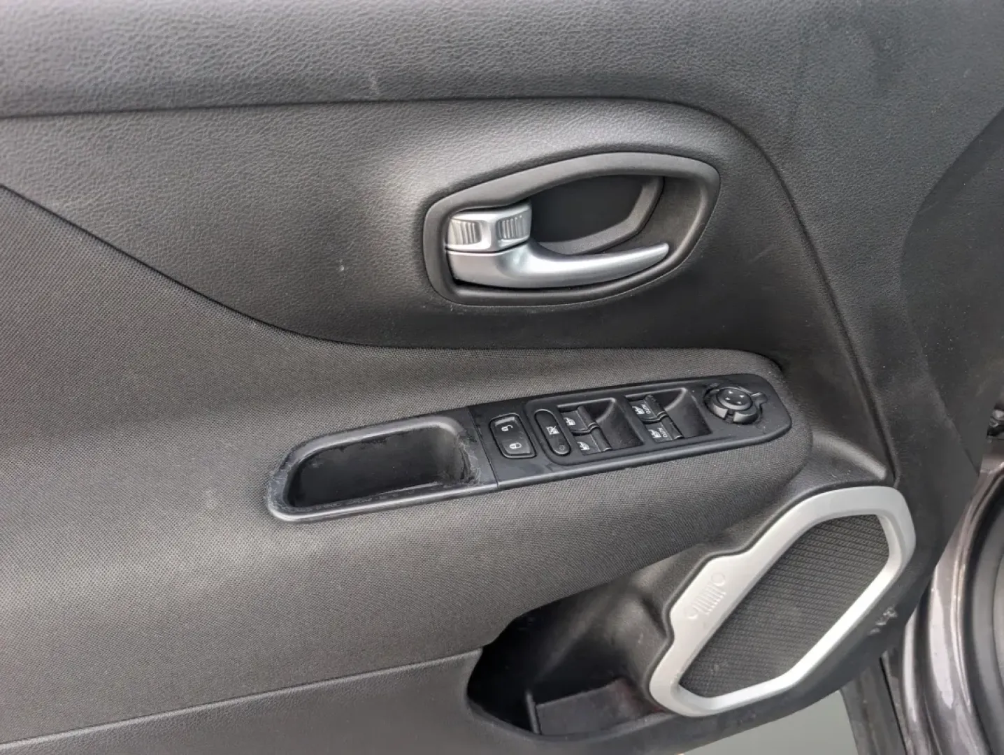 2019 /Black Jeep Renegade Latitude (ZACNJABB8KP) with an Other engine, located at 3959 U.S. 80 W, Phenix City, AL, 36870, (334) 297-4885, 32.469296, -85.135185 - Discover your next adventure with the 2019 Jeep Renegade Latitude, a versatile crossover that seamlessly combines comfort, style, and capability. Perfect for weekend getaways, daily commutes, and everything in between, this Jeep is designed for those who crave exploration without sacrificing everyda - Photo#8