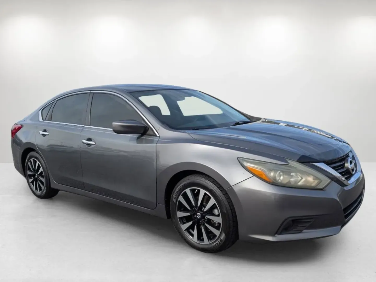 2018 /Charcoal Nissan Altima 2.5 SV (1N4AL3AP4JC) with an Other engine, located at 804 22nd Ave, Phenix City, AL, 36870, (334) 297-1860, 32.484749, -85.024475 - **Elevate Your Daily Drive with This 2018 Nissan Altima 2.5 SV Perfect for Your Lifestyle!**<br /> <br /> Are you searching for a practical yet stylish vehicle that can seamlessly fit into your busy lifestyle? Look no further than this stunning 2018 Nissan Altima 2.5 SV, available now at Gils Auto - Photo#2