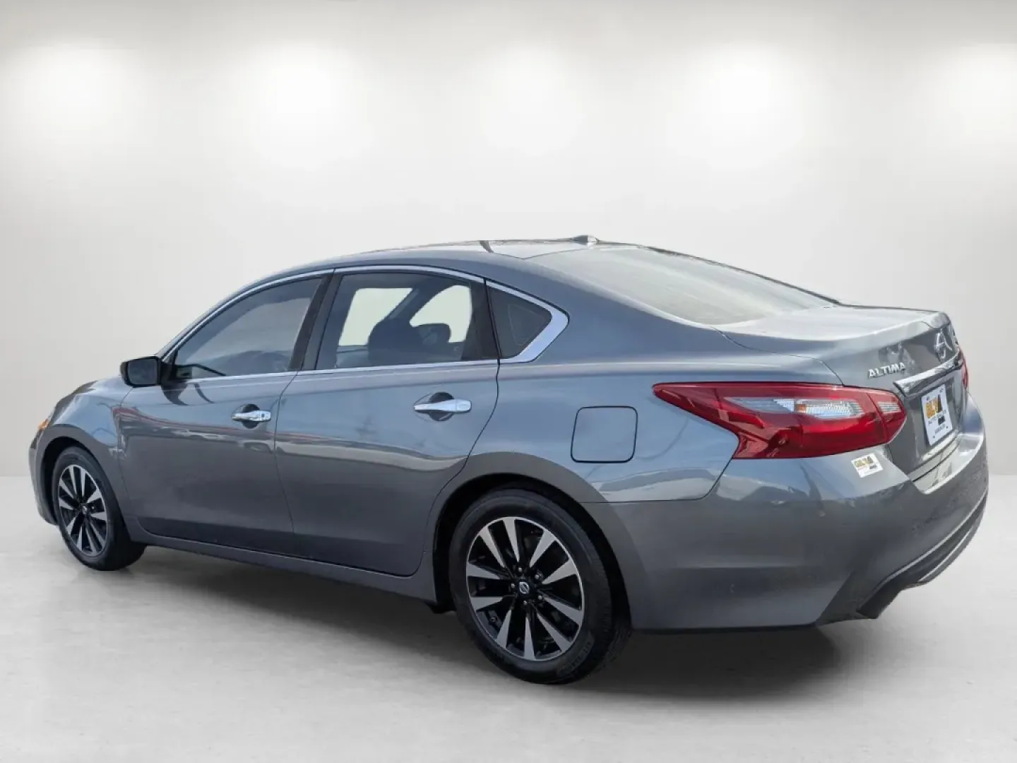 2018 /Charcoal Nissan Altima 2.5 SV (1N4AL3AP4JC) with an Other engine, located at 804 22nd Ave, Phenix City, AL, 36870, (334) 297-1860, 32.484749, -85.024475 - **Elevate Your Daily Drive with This 2018 Nissan Altima 2.5 SV Perfect for Your Lifestyle!**<br /> <br /> Are you searching for a practical yet stylish vehicle that can seamlessly fit into your busy lifestyle? Look no further than this stunning 2018 Nissan Altima 2.5 SV, available now at Gils Auto - Photo#6