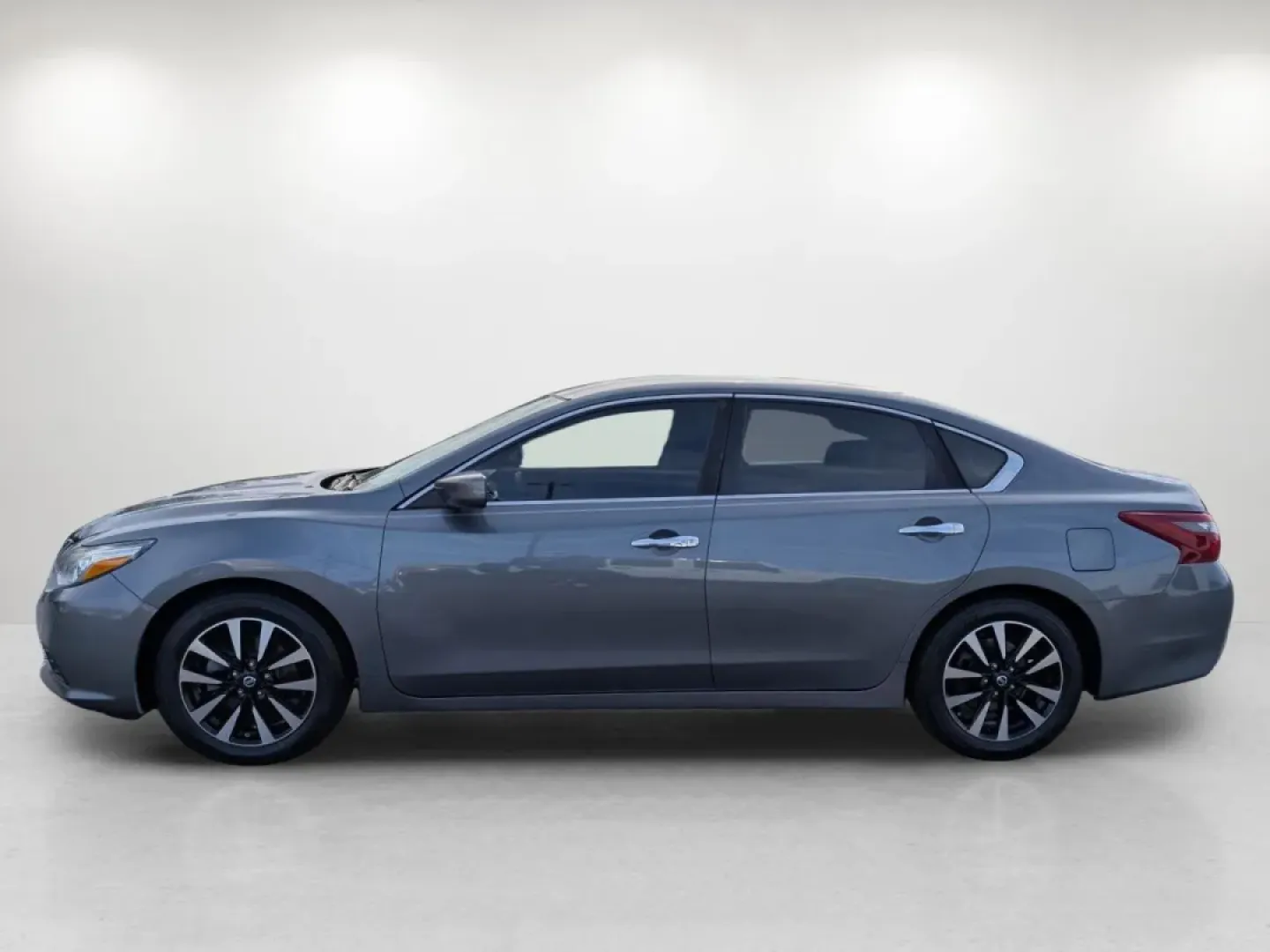 2018 /Charcoal Nissan Altima 2.5 SV (1N4AL3AP4JC) with an Other engine, located at 804 22nd Ave, Phenix City, AL, 36870, (334) 297-1860, 32.484749, -85.024475 - **Elevate Your Daily Drive with This 2018 Nissan Altima 2.5 SV Perfect for Your Lifestyle!**<br /> <br /> Are you searching for a practical yet stylish vehicle that can seamlessly fit into your busy lifestyle? Look no further than this stunning 2018 Nissan Altima 2.5 SV, available now at Gils Auto - Photo#7