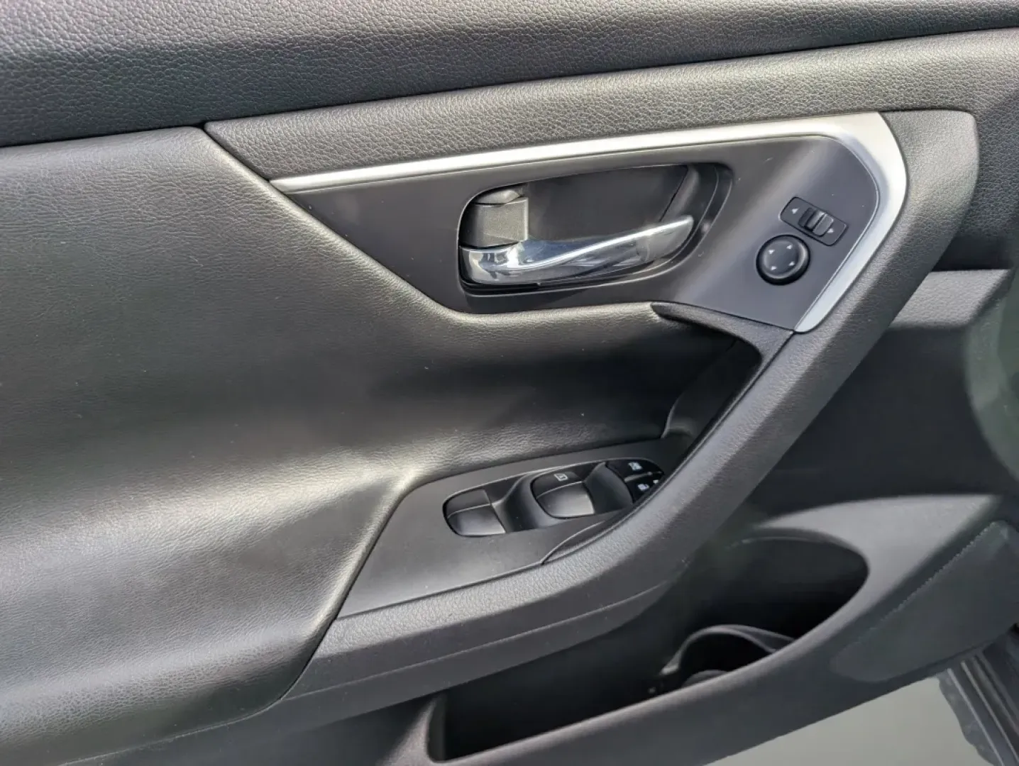 2018 /Charcoal Nissan Altima 2.5 SV (1N4AL3AP4JC) with an Other engine, located at 804 22nd Ave, Phenix City, AL, 36870, (334) 297-1860, 32.484749, -85.024475 - **Elevate Your Daily Drive with This 2018 Nissan Altima 2.5 SV Perfect for Your Lifestyle!**<br /> <br /> Are you searching for a practical yet stylish vehicle that can seamlessly fit into your busy lifestyle? Look no further than this stunning 2018 Nissan Altima 2.5 SV, available now at Gils Auto - Photo#8