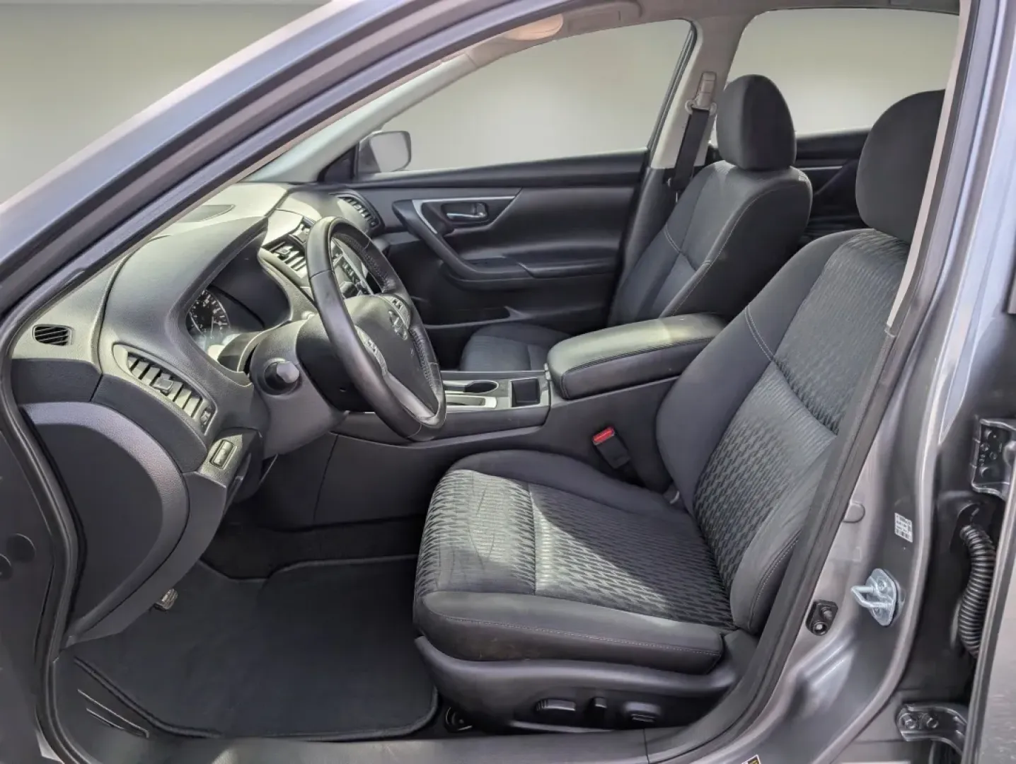 2018 /Charcoal Nissan Altima 2.5 SV (1N4AL3AP4JC) with an Other engine, located at 804 22nd Ave, Phenix City, AL, 36870, (334) 297-1860, 32.484749, -85.024475 - **Elevate Your Daily Drive with This 2018 Nissan Altima 2.5 SV Perfect for Your Lifestyle!**<br /> <br /> Are you searching for a practical yet stylish vehicle that can seamlessly fit into your busy lifestyle? Look no further than this stunning 2018 Nissan Altima 2.5 SV, available now at Gils Auto - Photo#9