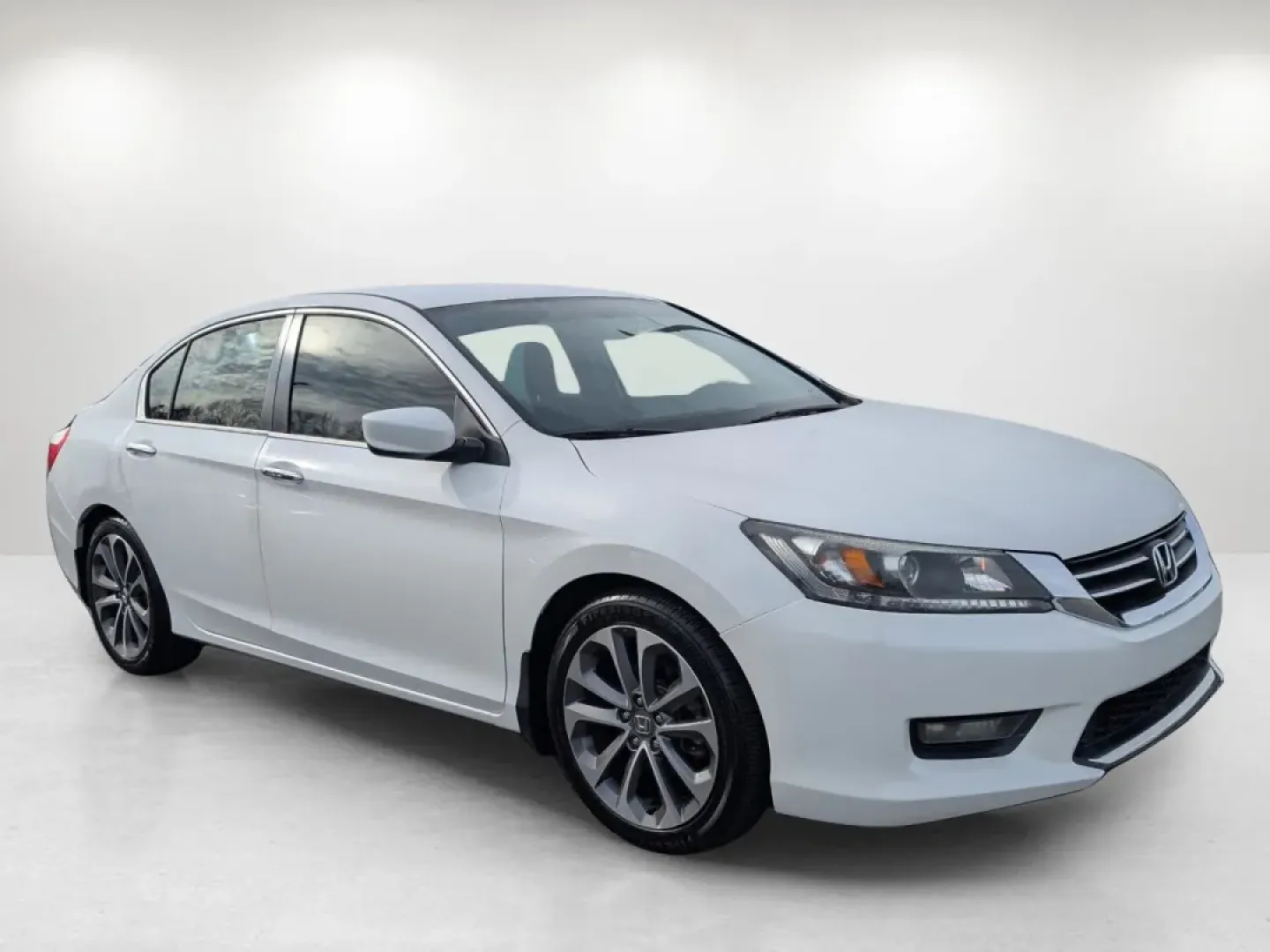 2015 Honda Accord Sedan Sport (1HGCR2F52FA) with an Other engine, located at 5115 14th Ave., Columbus, GA, 31904, (706) 323-0345, 32.511494, -84.971046 - Are you searching for a reliable sedan that perfectly balances style, comfort, and practicality? Look no further than this **2015 Honda Accord Sedan** available at **Gils Auto**, your trusted **Buy Here Pay Here dealership** located at **3959 U.S. 80 W, Phenix City, AL 36870**. With a focus on **gua - Photo#2