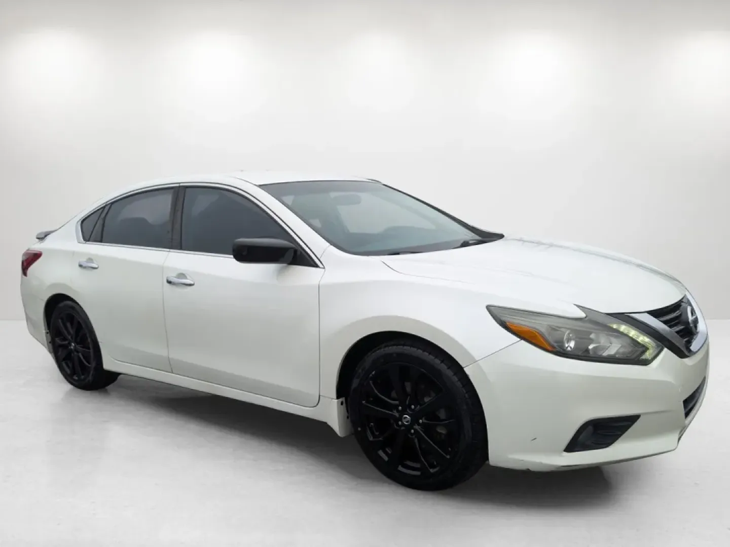 2017 /Sport Interior Nissan Altima 2.5 SR (1N4AL3AP3HC) with an Other engine, located at 7000 Northlake Connector, Columbus, GA, 31904, (706) 987-8085, 32.524975, -84.978134 - ### Discover Your Next Adventure with the 2017 Nissan Altima 2.5 SR at Gils Auto<br /> <br /> If you're in the market for a reliable vehicle that effortlessly balances style, comfort, and performance, look no further than this stunning 2017 Nissan Altima 2.5 SR, available now at Gils Auto in Phenix - Photo#2