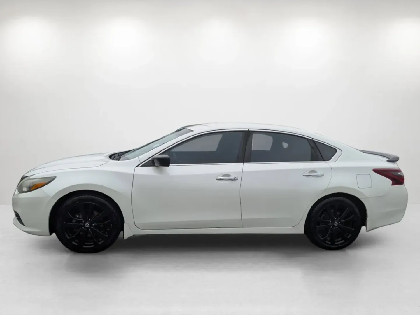 2017 /Sport Interior Nissan Altima 2.5 SR (1N4AL3AP3HC) with an Other engine, located at 7000 Northlake Connector, Columbus, GA, 31904, (706) 987-8085, 32.524975, -84.978134 - ### Discover Your Next Adventure with the 2017 Nissan Altima 2.5 SR at Gils Auto<br /> <br /> If you're in the market for a reliable vehicle that effortlessly balances style, comfort, and performance, look no further than this stunning 2017 Nissan Altima 2.5 SR, available now at Gils Auto in Phenix - Photo#7