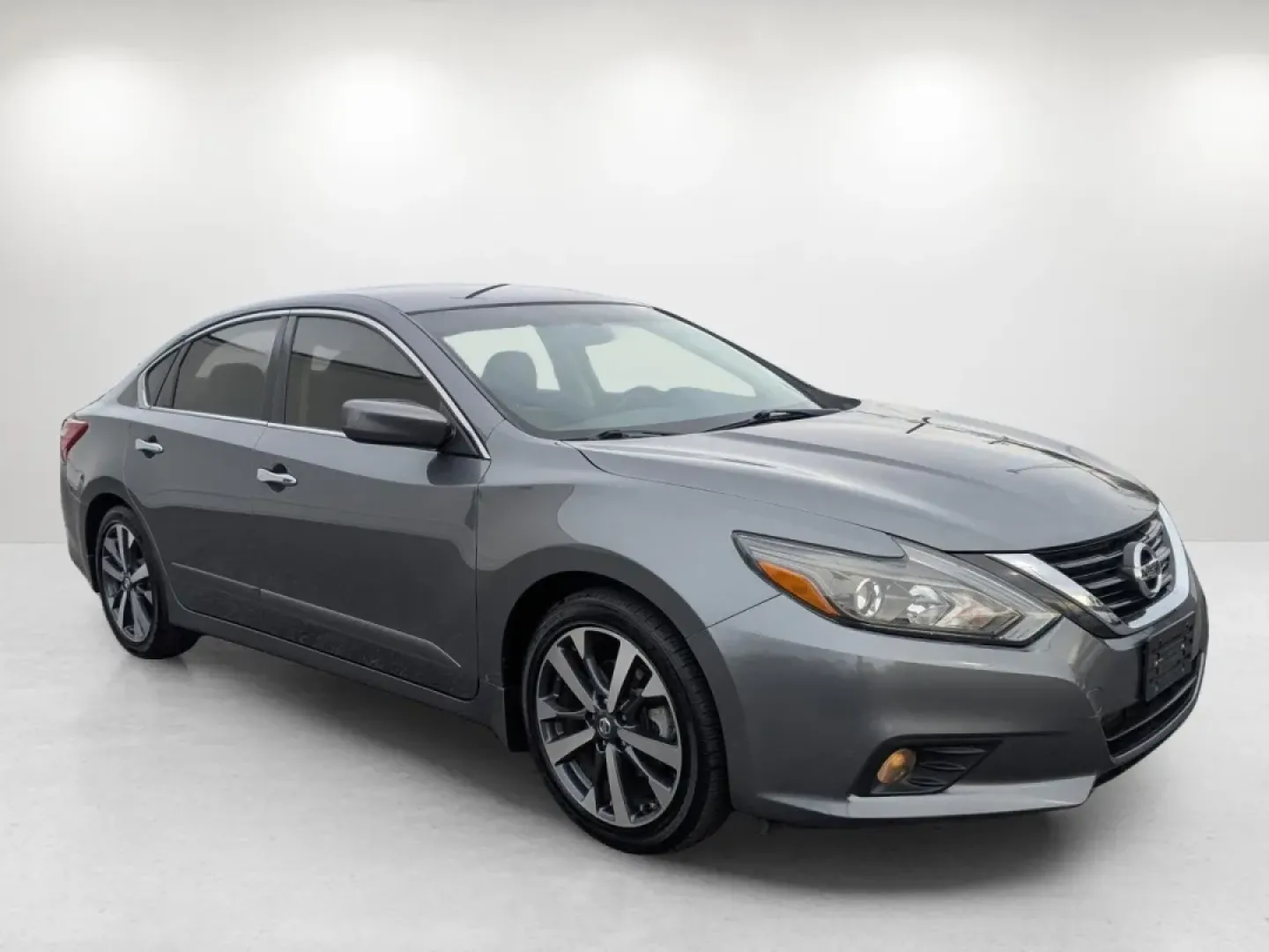 2017 /Sport Interior Nissan Altima 2.5 SR (1N4AL3AP6HC) with an Other engine, located at 804 22nd Ave, Phenix City, AL, 36870, (334) 297-1860, 32.484749, -85.024475 - **Discover Your Next Adventure with the 2017 Nissan Altima at Gils Auto!**<br /> <br /> Are you in the market for a reliable vehicle that fits seamlessly into your lifestyle? Look no further than the stunning 2017 Nissan Altima 2.5 SR, now available at Gils Auto in Phenix City, AL. This sedan is per - Photo#2