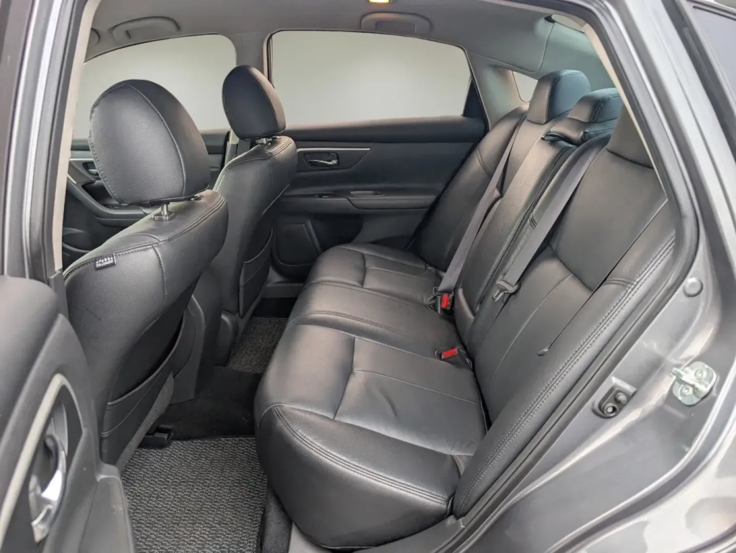 2017 /Sport Interior Nissan Altima 2.5 SR (1N4AL3AP6HC) with an Other engine, located at 804 22nd Ave, Phenix City, AL, 36870, (334) 297-1860, 32.484749, -85.024475 - **Discover Your Next Adventure with the 2017 Nissan Altima at Gils Auto!**<br /> <br /> Are you in the market for a reliable vehicle that fits seamlessly into your lifestyle? Look no further than the stunning 2017 Nissan Altima 2.5 SR, now available at Gils Auto in Phenix City, AL. This sedan is per - Photo#10