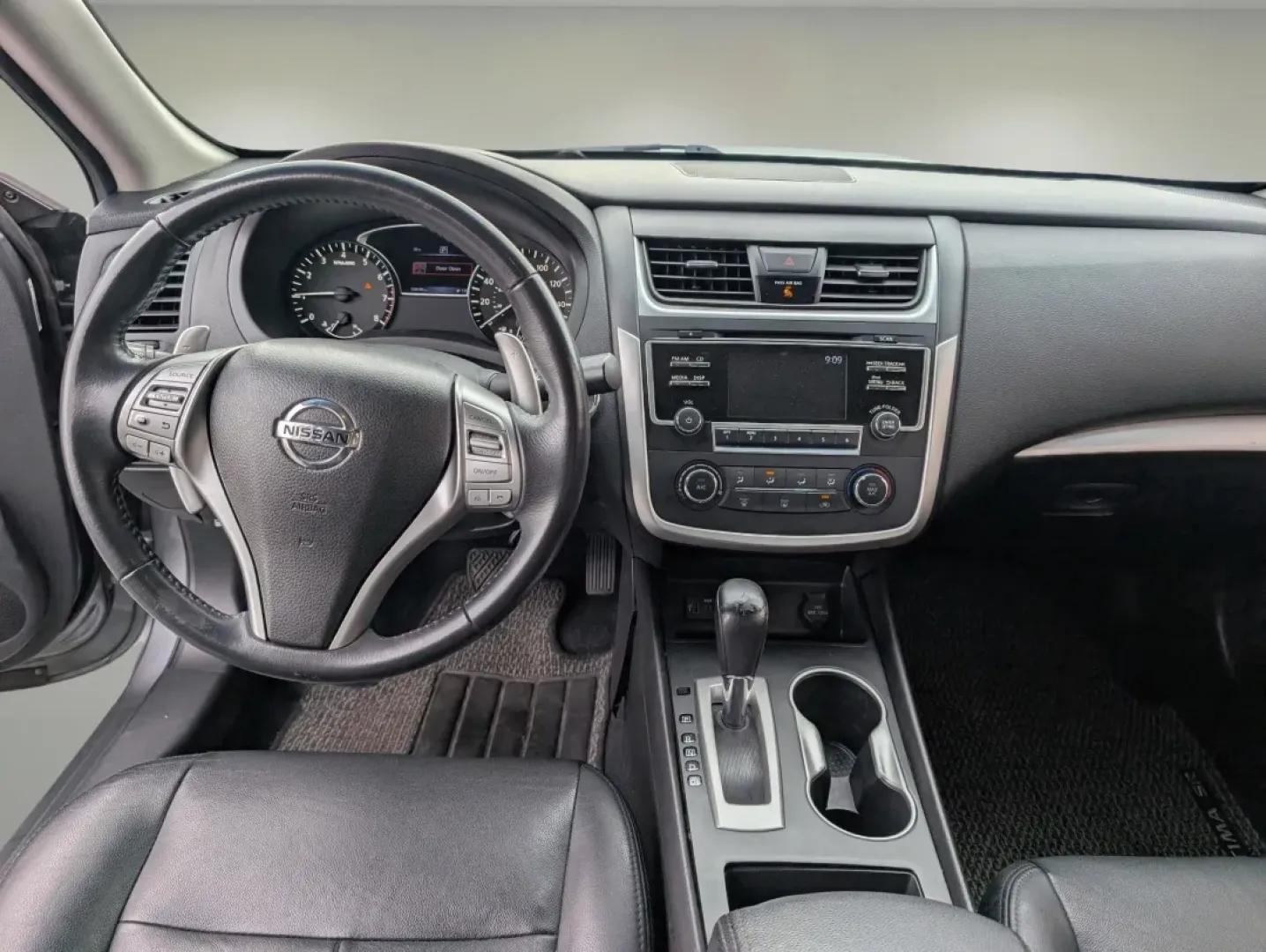 2017 /Sport Interior Nissan Altima 2.5 SR (1N4AL3AP6HC) with an Other engine, located at 804 22nd Ave, Phenix City, AL, 36870, (334) 297-1860, 32.484749, -85.024475 - **Discover Your Next Adventure with the 2017 Nissan Altima at Gils Auto!**<br /> <br /> Are you in the market for a reliable vehicle that fits seamlessly into your lifestyle? Look no further than the stunning 2017 Nissan Altima 2.5 SR, now available at Gils Auto in Phenix City, AL. This sedan is per - Photo#11