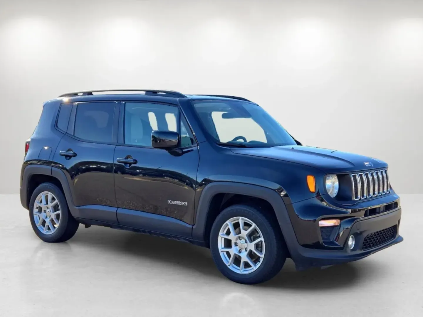2019 /Ski Gray/Black Jeep Renegade Latitude (ZACNJABB6KP) with an Other engine, located at 521 Old Farm Lane Rd, Prattville, AL, 36066, (334) 325-1505, 32.482460, -86.416367 - Discover the perfect blend of style, utility, and reliability with the 2019 Jeep Renegade Latitude-your ideal companion for weekend adventures and daily commutes alike. Whether you're navigating Prattville's bustling streets or heading out to explore the breathtaking landscapes of Alabama, this cros - Photo#4
