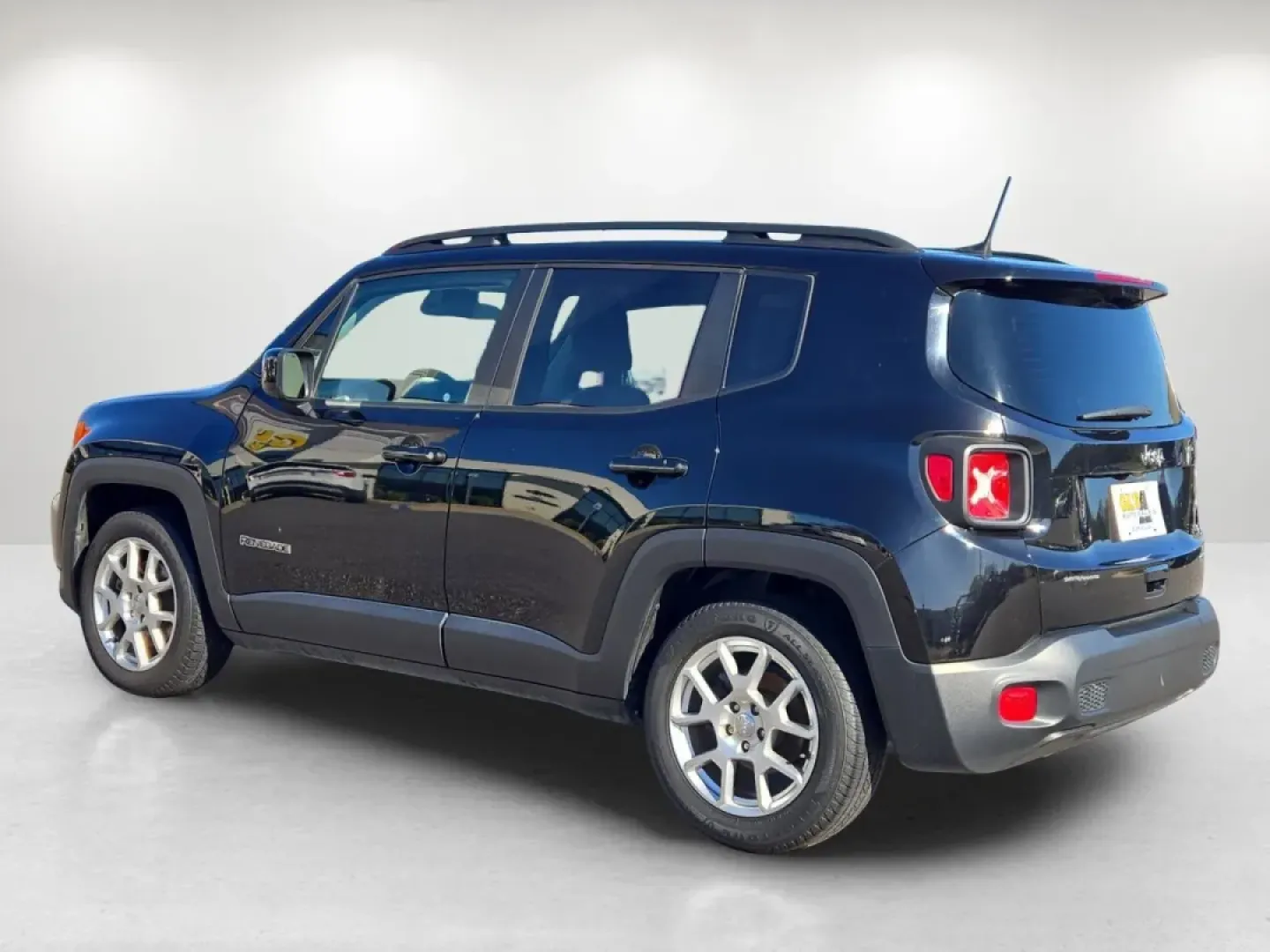 2019 /Ski Gray/Black Jeep Renegade Latitude (ZACNJABB6KP) with an Other engine, located at 521 Old Farm Lane Rd, Prattville, AL, 36066, (334) 325-1505, 32.482460, -86.416367 - Discover the perfect blend of style, utility, and reliability with the 2019 Jeep Renegade Latitude-your ideal companion for weekend adventures and daily commutes alike. Whether you're navigating Prattville's bustling streets or heading out to explore the breathtaking landscapes of Alabama, this cros - Photo#9