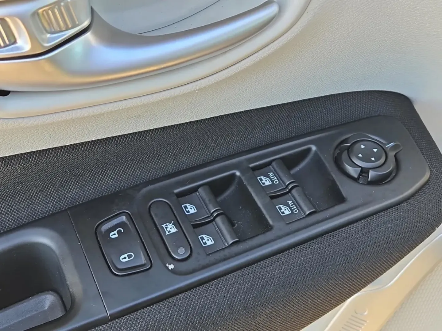 2019 /Ski Gray/Black Jeep Renegade Latitude (ZACNJABB6KP) with an Other engine, located at 521 Old Farm Lane Rd, Prattville, AL, 36066, (334) 325-1505, 32.482460, -86.416367 - Discover the perfect blend of style, utility, and reliability with the 2019 Jeep Renegade Latitude-your ideal companion for weekend adventures and daily commutes alike. Whether you're navigating Prattville's bustling streets or heading out to explore the breathtaking landscapes of Alabama, this cros - Photo#12