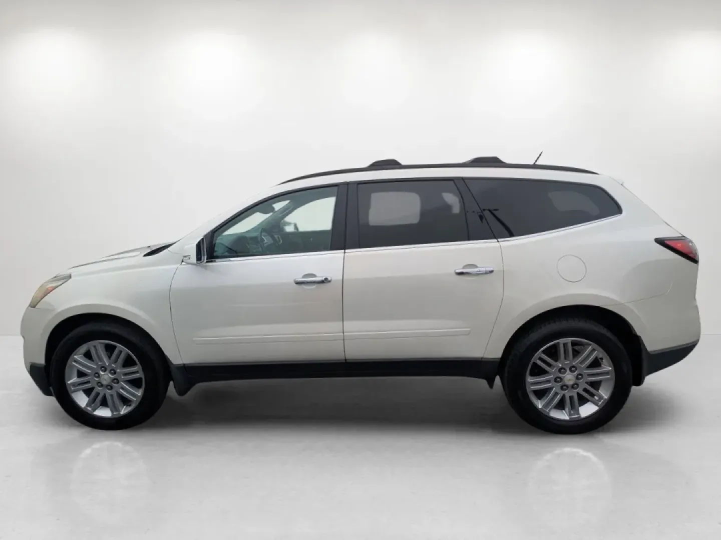 2014 /Dk Titanium/Lt Titanium Chevrolet Traverse LT (1GNKVGKD8EJ) with an Other engine, located at 5115 14th Ave., Columbus, GA, 31904, (706) 323-0345, 32.511494, -84.971046 - **Discover Adventure with the 2014 Chevrolet Traverse LT at Gils Auto - Columbus**<br /> <br /> Are you ready to elevate your family adventures or daily commutes? Look no further than this stunning 2014 Chevrolet Traverse LT, perfect for growing families and weekend explorers alike. With its spaciou - Photo#7