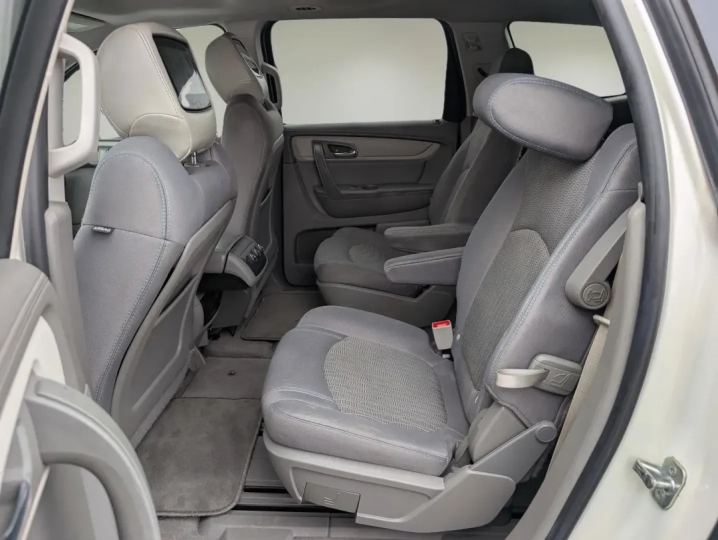 2014 /Dk Titanium/Lt Titanium Chevrolet Traverse LT (1GNKVGKD8EJ) with an Other engine, located at 5115 14th Ave., Columbus, GA, 31904, (706) 323-0345, 32.511494, -84.971046 - **Discover Adventure with the 2014 Chevrolet Traverse LT at Gils Auto - Columbus**<br /> <br /> Are you ready to elevate your family adventures or daily commutes? Look no further than this stunning 2014 Chevrolet Traverse LT, perfect for growing families and weekend explorers alike. With its spaciou - Photo#10