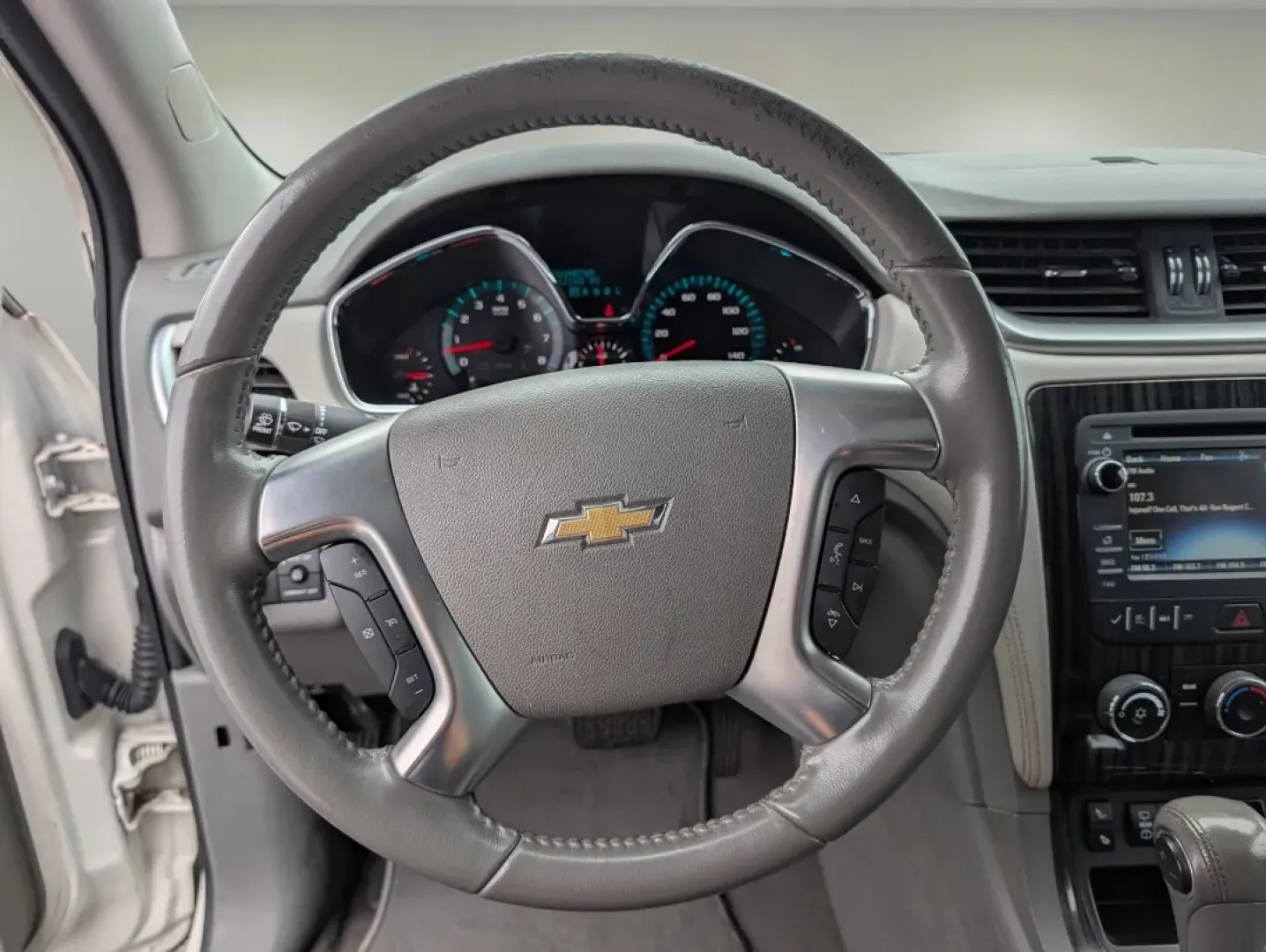 2014 /Dk Titanium/Lt Titanium Chevrolet Traverse LT (1GNKVGKD8EJ) with an Other engine, located at 5115 14th Ave., Columbus, GA, 31904, (706) 323-0345, 32.511494, -84.971046 - **Discover Adventure with the 2014 Chevrolet Traverse LT at Gils Auto - Columbus**<br /> <br /> Are you ready to elevate your family adventures or daily commutes? Look no further than this stunning 2014 Chevrolet Traverse LT, perfect for growing families and weekend explorers alike. With its spaciou - Photo#16