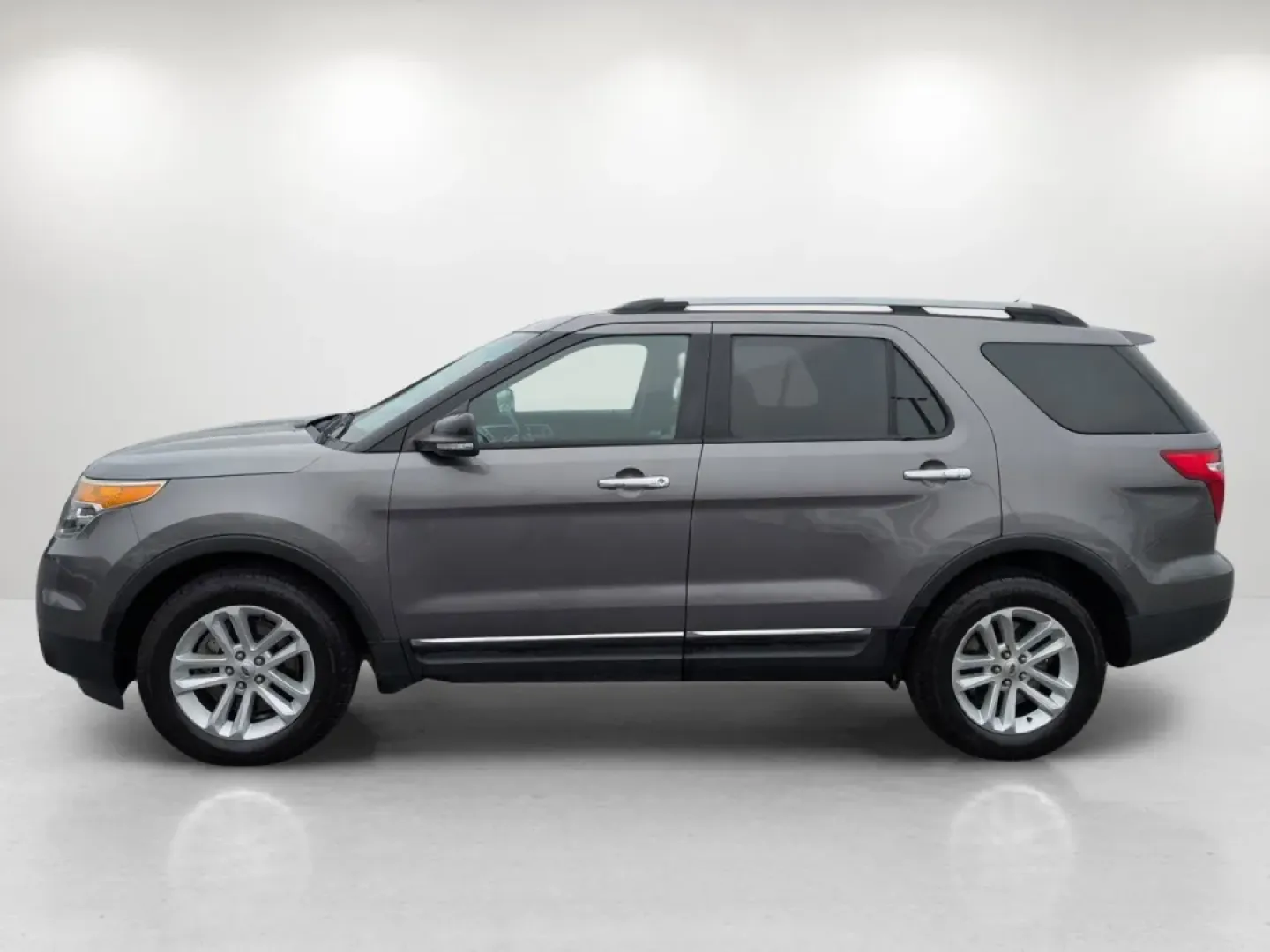 2013 Ford Explorer XLT (1FM5K7D90DG) with an Other engine, located at 804 22nd Ave, Phenix City, AL, 36870, (334) 297-1860, 32.484749, -85.024475 - **Adventure Awaits with the 2013 Ford Explorer XLT at Gils Auto!**<br /> <br /> Are you ready to elevate your weekend getaways or daily commutes? The 2013 Ford Explorer XLT is the perfect blend of style, comfort, and versatility, making it the ideal choice for families, adventurers, or anyone in nee - Photo#7