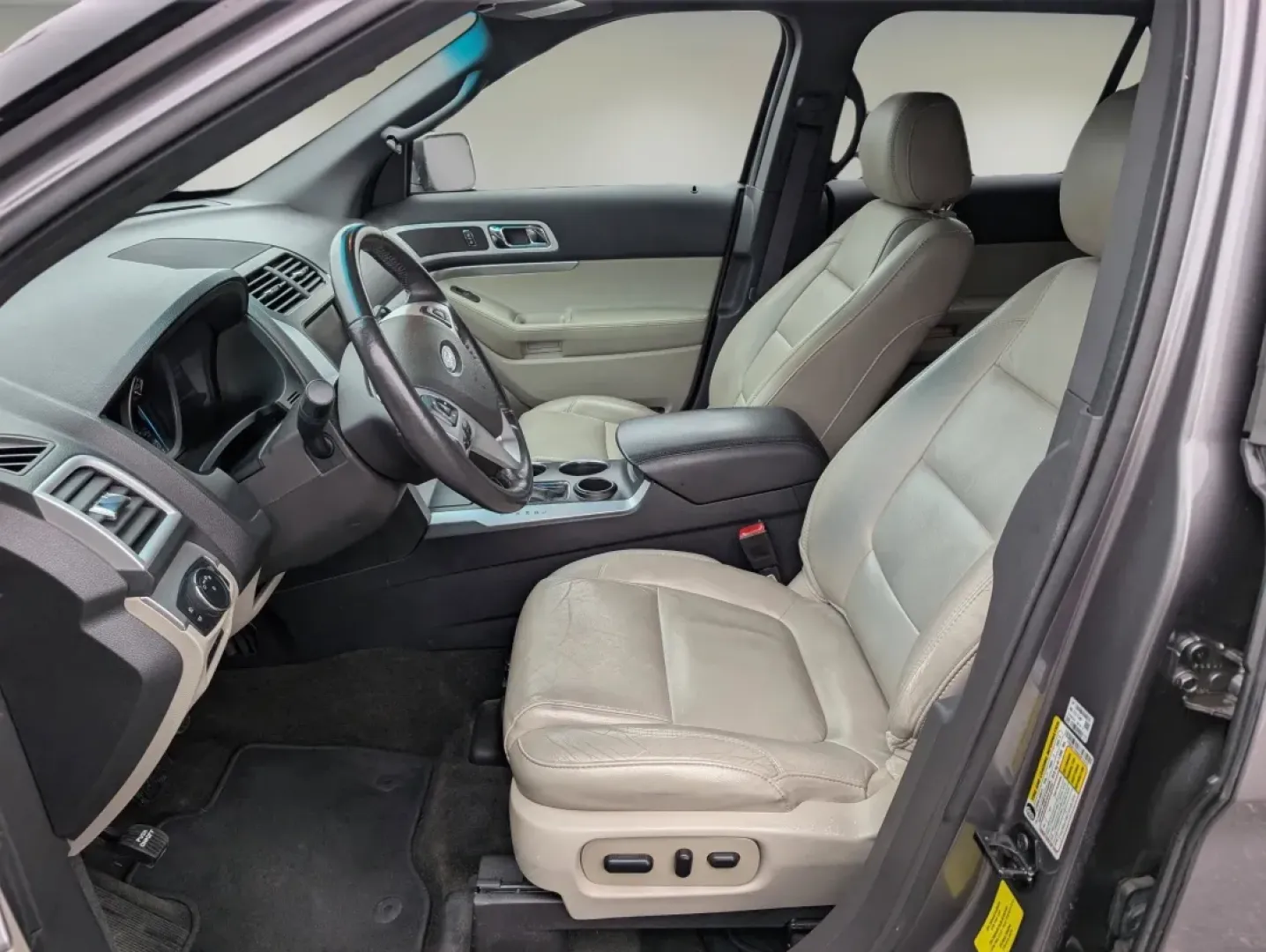 2013 Ford Explorer XLT (1FM5K7D90DG) with an Other engine, located at 804 22nd Ave, Phenix City, AL, 36870, (334) 297-1860, 32.484749, -85.024475 - **Adventure Awaits with the 2013 Ford Explorer XLT at Gils Auto!**<br /> <br /> Are you ready to elevate your weekend getaways or daily commutes? The 2013 Ford Explorer XLT is the perfect blend of style, comfort, and versatility, making it the ideal choice for families, adventurers, or anyone in nee - Photo#9