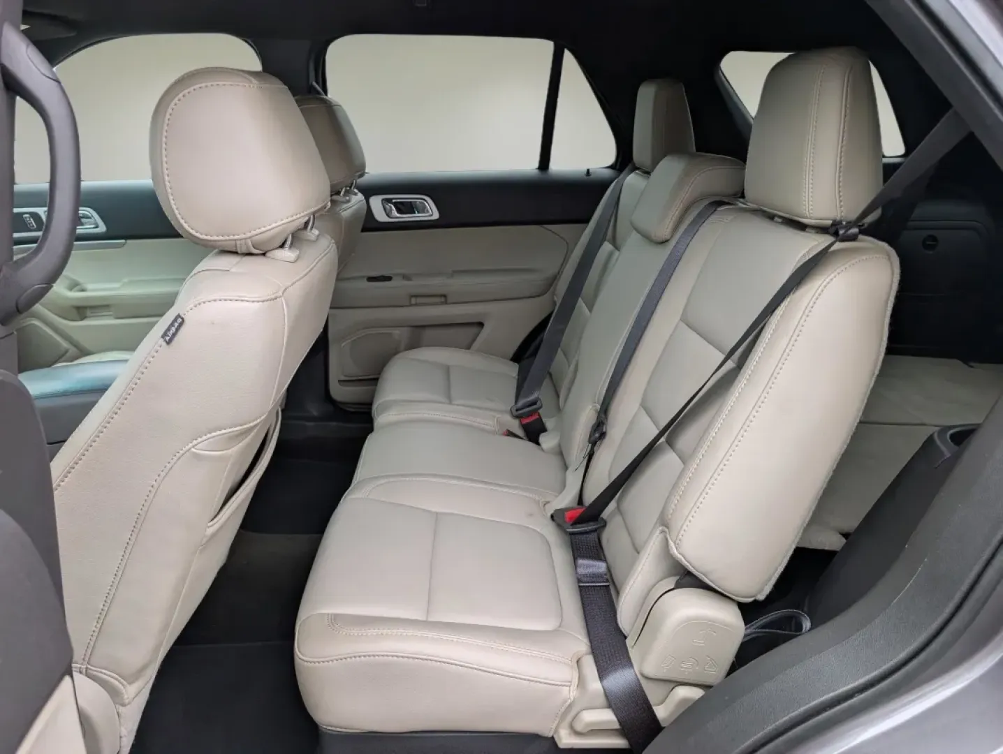 2013 Ford Explorer XLT (1FM5K7D90DG) with an Other engine, located at 804 22nd Ave, Phenix City, AL, 36870, (334) 297-1860, 32.484749, -85.024475 - **Adventure Awaits with the 2013 Ford Explorer XLT at Gils Auto!**<br /> <br /> Are you ready to elevate your weekend getaways or daily commutes? The 2013 Ford Explorer XLT is the perfect blend of style, comfort, and versatility, making it the ideal choice for families, adventurers, or anyone in nee - Photo#10