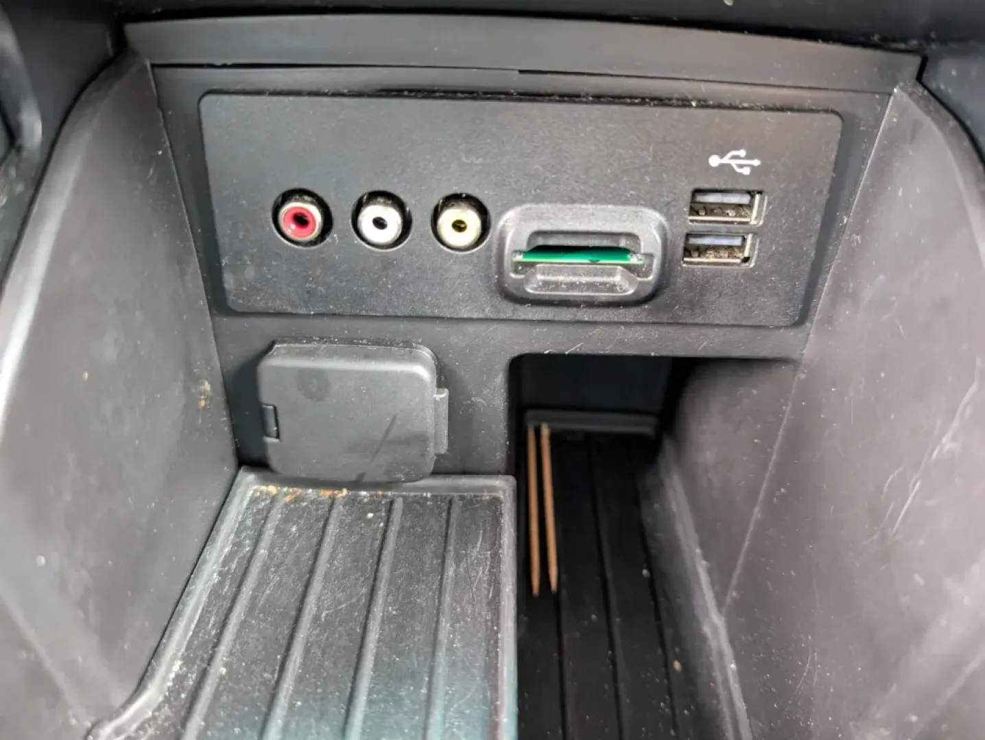 2013 Ford Explorer XLT (1FM5K7D90DG) with an Other engine, located at 804 22nd Ave, Phenix City, AL, 36870, (334) 297-1860, 32.484749, -85.024475 - **Adventure Awaits with the 2013 Ford Explorer XLT at Gils Auto!**<br /> <br /> Are you ready to elevate your weekend getaways or daily commutes? The 2013 Ford Explorer XLT is the perfect blend of style, comfort, and versatility, making it the ideal choice for families, adventurers, or anyone in nee - Photo#14