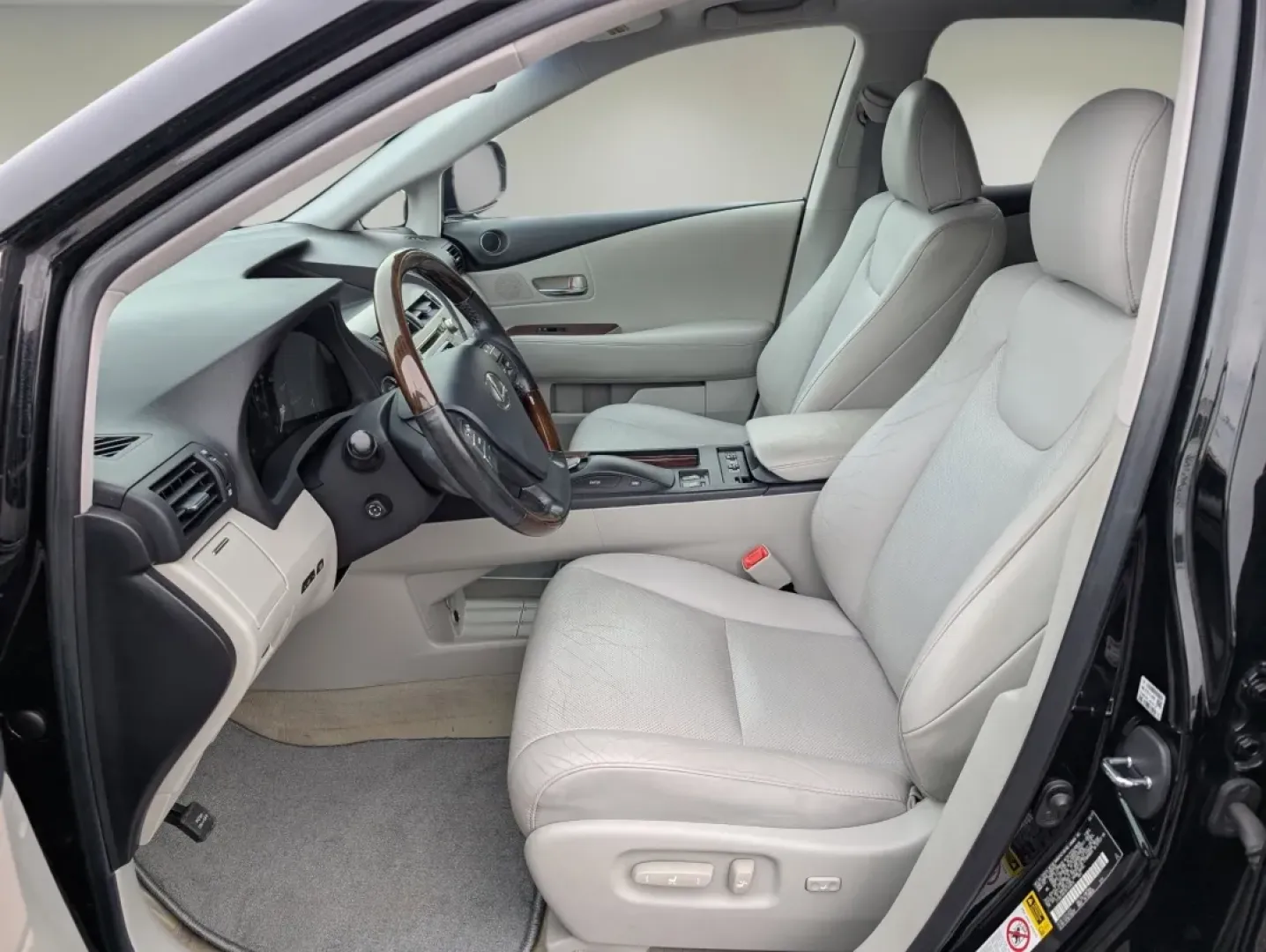 2011 Lexus RX 350 (2T2BK1BA1BC) with an Other engine, located at 804 22nd Ave, Phenix City, AL, 36870, (334) 297-1860, 32.484749, -85.024475 - Are you in search of a versatile SUV that can effortlessly adapt to your lifestyle? Look no further than this sleek 2011 Lexus RX 350 at Gils Auto in Opelika, AL. Whether you're a growing family navigating weekend adventures, a commuter seeking comfort for long drives, or a budget-conscious buyer lo - Photo#9