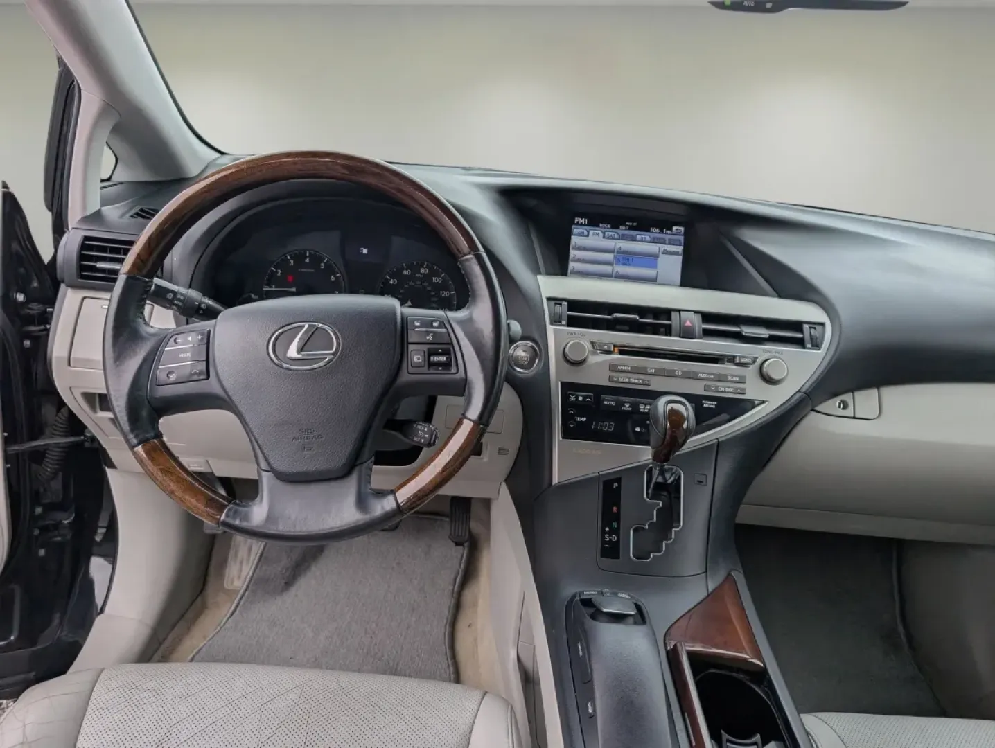 2011 Lexus RX 350 (2T2BK1BA1BC) with an Other engine, located at 804 22nd Ave, Phenix City, AL, 36870, (334) 297-1860, 32.484749, -85.024475 - Are you in search of a versatile SUV that can effortlessly adapt to your lifestyle? Look no further than this sleek 2011 Lexus RX 350 at Gils Auto in Opelika, AL. Whether you're a growing family navigating weekend adventures, a commuter seeking comfort for long drives, or a budget-conscious buyer lo - Photo#11