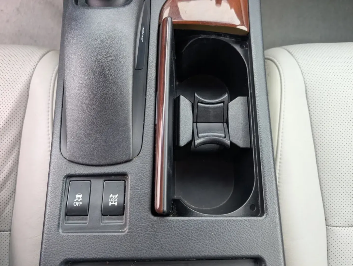 2011 Lexus RX 350 (2T2BK1BA1BC) with an Other engine, located at 804 22nd Ave, Phenix City, AL, 36870, (334) 297-1860, 32.484749, -85.024475 - Are you in search of a versatile SUV that can effortlessly adapt to your lifestyle? Look no further than this sleek 2011 Lexus RX 350 at Gils Auto in Opelika, AL. Whether you're a growing family navigating weekend adventures, a commuter seeking comfort for long drives, or a budget-conscious buyer lo - Photo#12