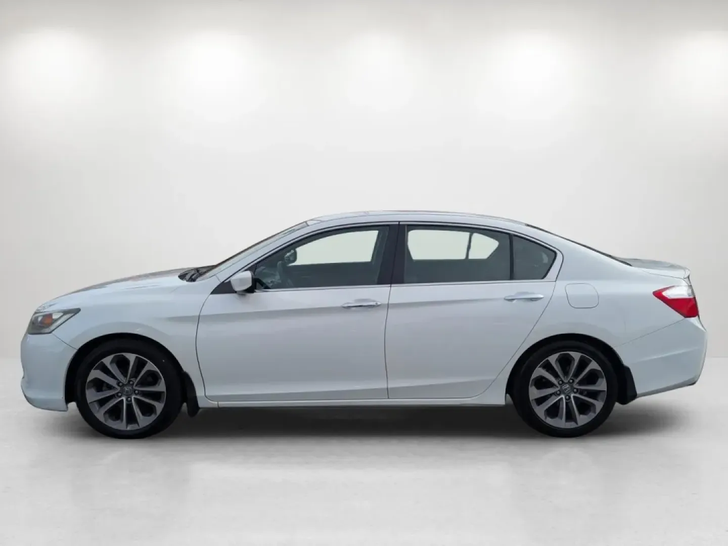 2014 Honda Accord Sedan Sport (1HGCR2F53EA) with an Other engine, located at 7000 Northlake Connector, Columbus, GA, 31904, (706) 987-8085, 32.524975, -84.978134 - **Experience the Perfect Blend of Comfort and Reliability with the 2014 Honda Accord Sedan at Gils Auto - Columbus #2!**<br /> <br /> Are you searching for a dependable vehicle that effortlessly fits into your busy lifestyle? Look no further than this stunning 2014 Honda Accord Sedan, ideal for dail - Photo#7