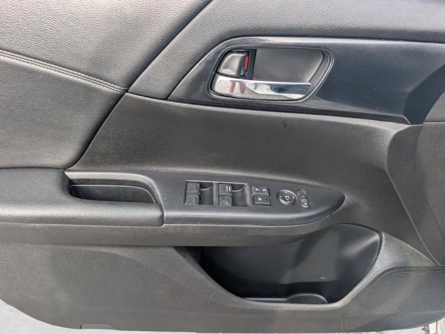 2014 Honda Accord Sedan Sport (1HGCR2F53EA) with an Other engine, located at 7000 Northlake Connector, Columbus, GA, 31904, (706) 987-8085, 32.524975, -84.978134 - **Experience the Perfect Blend of Comfort and Reliability with the 2014 Honda Accord Sedan at Gils Auto - Columbus #2!**<br /> <br /> Are you searching for a dependable vehicle that effortlessly fits into your busy lifestyle? Look no further than this stunning 2014 Honda Accord Sedan, ideal for dail - Photo#8