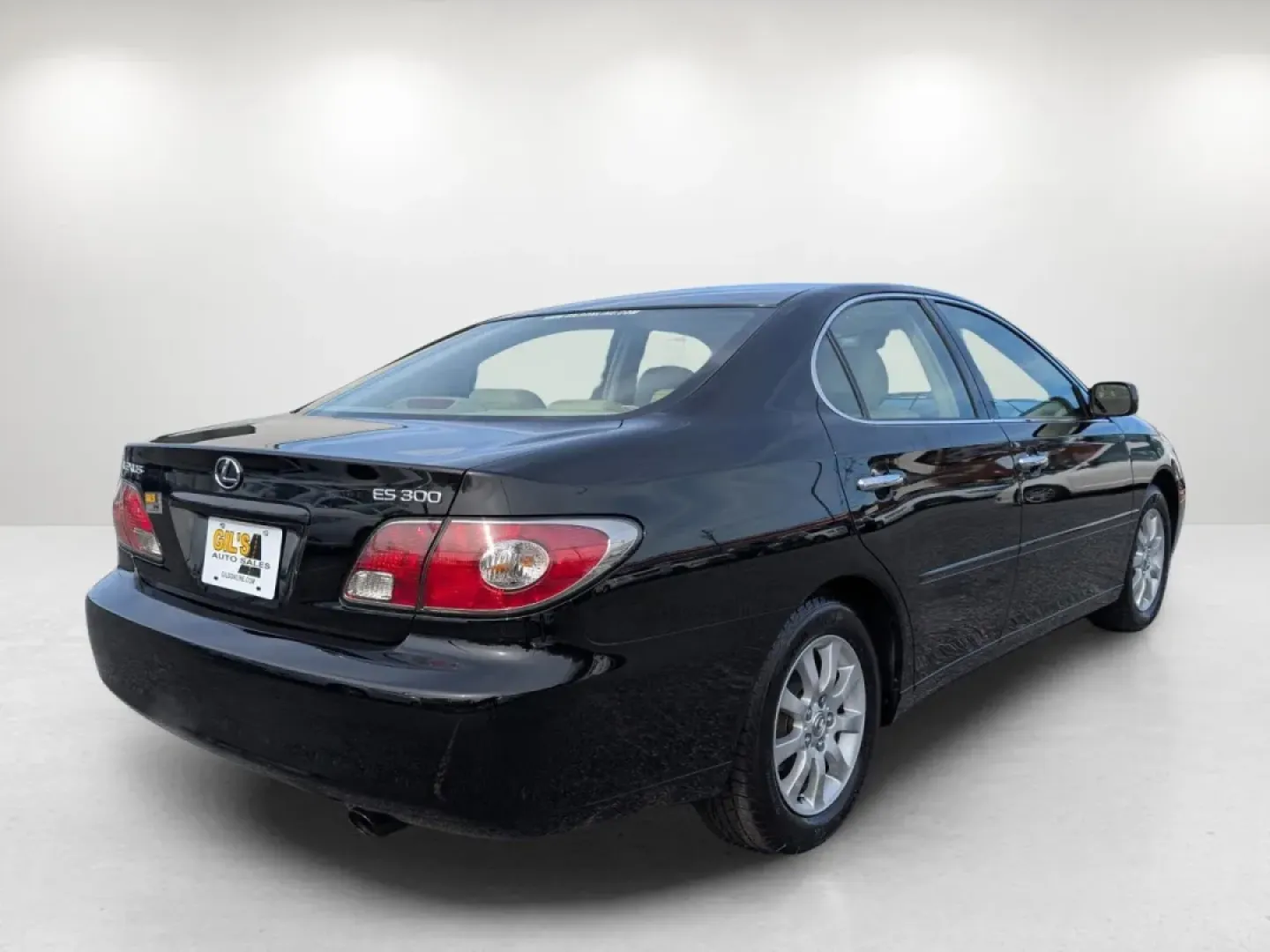2002 Lexus ES 300 (JTHBF30G320) with an Other engine, located at 3959 U.S. 80 W, Phenix City, AL, 36870, (334) 297-4885, 32.469296, -85.135185 - **Experience Luxury and Affordability with the 2002 Lexus ES 300 Ideal for Your Daily Commute!**<br /> <br /> Looking for a comfortable and stylish sedan that fits your lifestyle? Look no further than this 2002 Lexus ES 300, available now at Gils Auto in Phenix City, AL! With its sleek black exteri - Photo#4