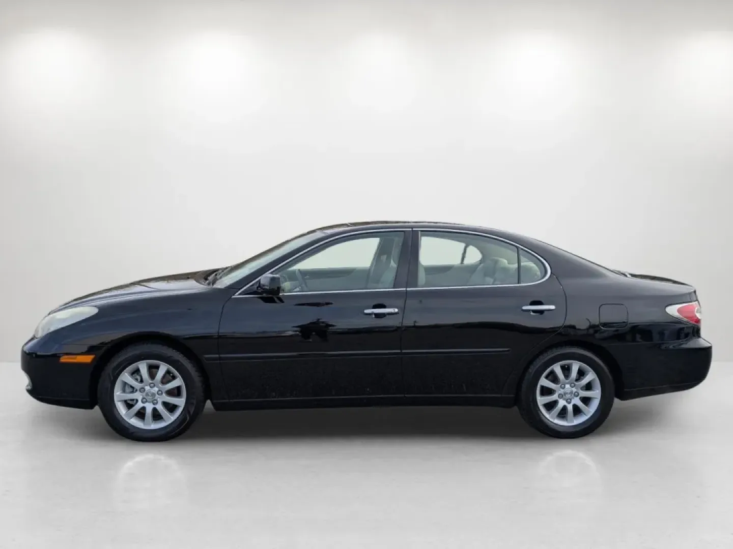 2002 Lexus ES 300 (JTHBF30G320) with an Other engine, located at 3959 U.S. 80 W, Phenix City, AL, 36870, (334) 297-4885, 32.469296, -85.135185 - **Experience Luxury and Affordability with the 2002 Lexus ES 300 Ideal for Your Daily Commute!**<br /> <br /> Looking for a comfortable and stylish sedan that fits your lifestyle? Look no further than this 2002 Lexus ES 300, available now at Gils Auto in Phenix City, AL! With its sleek black exteri - Photo#7