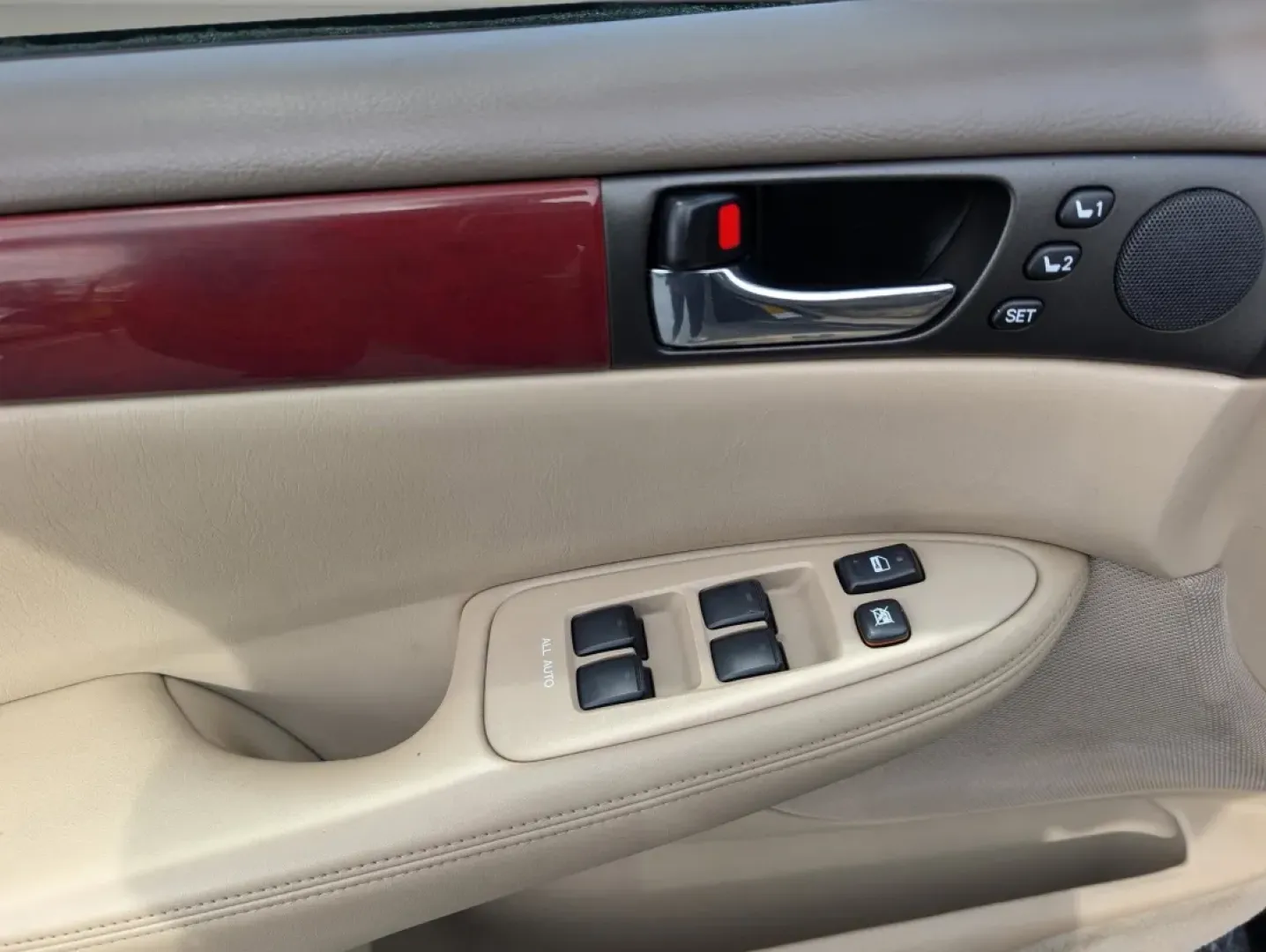 2002 Lexus ES 300 (JTHBF30G320) with an Other engine, located at 3959 U.S. 80 W, Phenix City, AL, 36870, (334) 297-4885, 32.469296, -85.135185 - **Experience Luxury and Affordability with the 2002 Lexus ES 300 Ideal for Your Daily Commute!**<br /> <br /> Looking for a comfortable and stylish sedan that fits your lifestyle? Look no further than this 2002 Lexus ES 300, available now at Gils Auto in Phenix City, AL! With its sleek black exteri - Photo#8