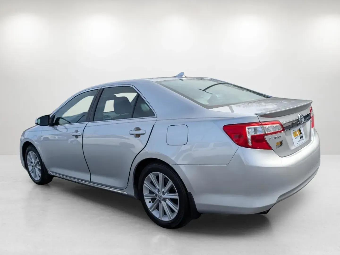 2012 Toyota Camry XLE (4T1BK1FK6CU) with an Other engine, located at 3959 U.S. 80 W, Phenix City, AL, 36870, (334) 297-4885, 32.469296, -85.135185 - Discover the perfect blend of comfort, reliability, and modern features with the 2012 Toyota Camry, available now at Gils Auto in Phenix City, AL. This sedan is not just a vehicle; it's a gateway to enhancing your lifestyle-whether you're commuting to work, taking the family on weekend adventures, o - Photo#6