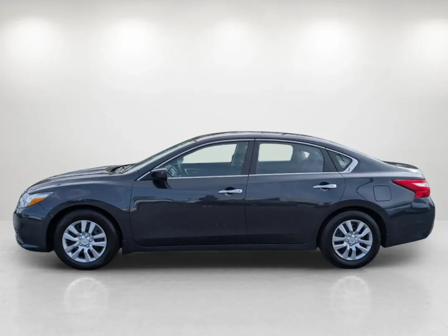 2017 /Charcoal Nissan Altima 2.5 S (1N4AL3AP4HN) with an Other engine, located at 5115 14th Ave., Columbus, GA, 31904, (706) 323-0345, 32.511494, -84.971046 - **Explore New Adventures with the 2017 Nissan Altima at Gils Auto - Your Trusted Buy Here Pay Here Dealership in Phenix City, AL!**<br /> <br /> Life is full of journeys, and the 2017 Nissan Altima 2.5 S is ready to take you on yours, whether it's daily commutes, family outings, or weekend getaways. - Photo#7