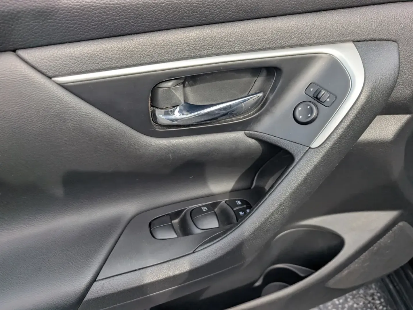 2017 /Charcoal Nissan Altima 2.5 S (1N4AL3AP4HN) with an Other engine, located at 5115 14th Ave., Columbus, GA, 31904, (706) 323-0345, 32.511494, -84.971046 - **Explore New Adventures with the 2017 Nissan Altima at Gils Auto - Your Trusted Buy Here Pay Here Dealership in Phenix City, AL!**<br /> <br /> Life is full of journeys, and the 2017 Nissan Altima 2.5 S is ready to take you on yours, whether it's daily commutes, family outings, or weekend getaways. - Photo#8