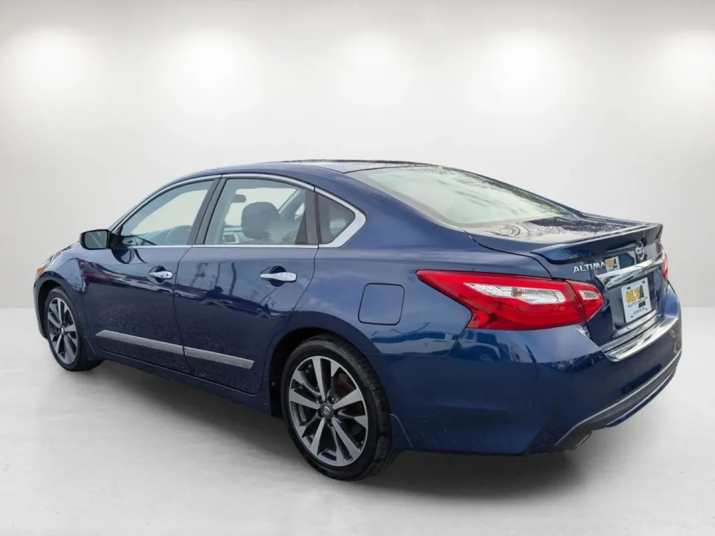 2016 /Charcoal Nissan Altima 2.5 SR (1N4AL3APXGN) with an Other engine, located at 7000 Northlake Connector, Columbus, GA, 31904, (706) 987-8085, 32.524975, -84.978134 - Are you searching for a reliable and stylish sedan that fits perfectly into your busy lifestyle? Look no further! The 2016 Nissan Altima 2.5 SR is the ideal vehicle for daily commuters, families on the go, or anyone looking for a dependable ride to navigate through Phenix City and beyond. With its s - Photo#6