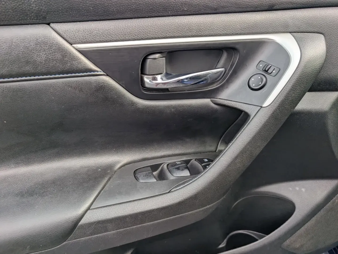 2016 /Charcoal Nissan Altima 2.5 SR (1N4AL3APXGN) with an Other engine, located at 7000 Northlake Connector, Columbus, GA, 31904, (706) 987-8085, 32.524975, -84.978134 - Are you searching for a reliable and stylish sedan that fits perfectly into your busy lifestyle? Look no further! The 2016 Nissan Altima 2.5 SR is the ideal vehicle for daily commuters, families on the go, or anyone looking for a dependable ride to navigate through Phenix City and beyond. With its s - Photo#8