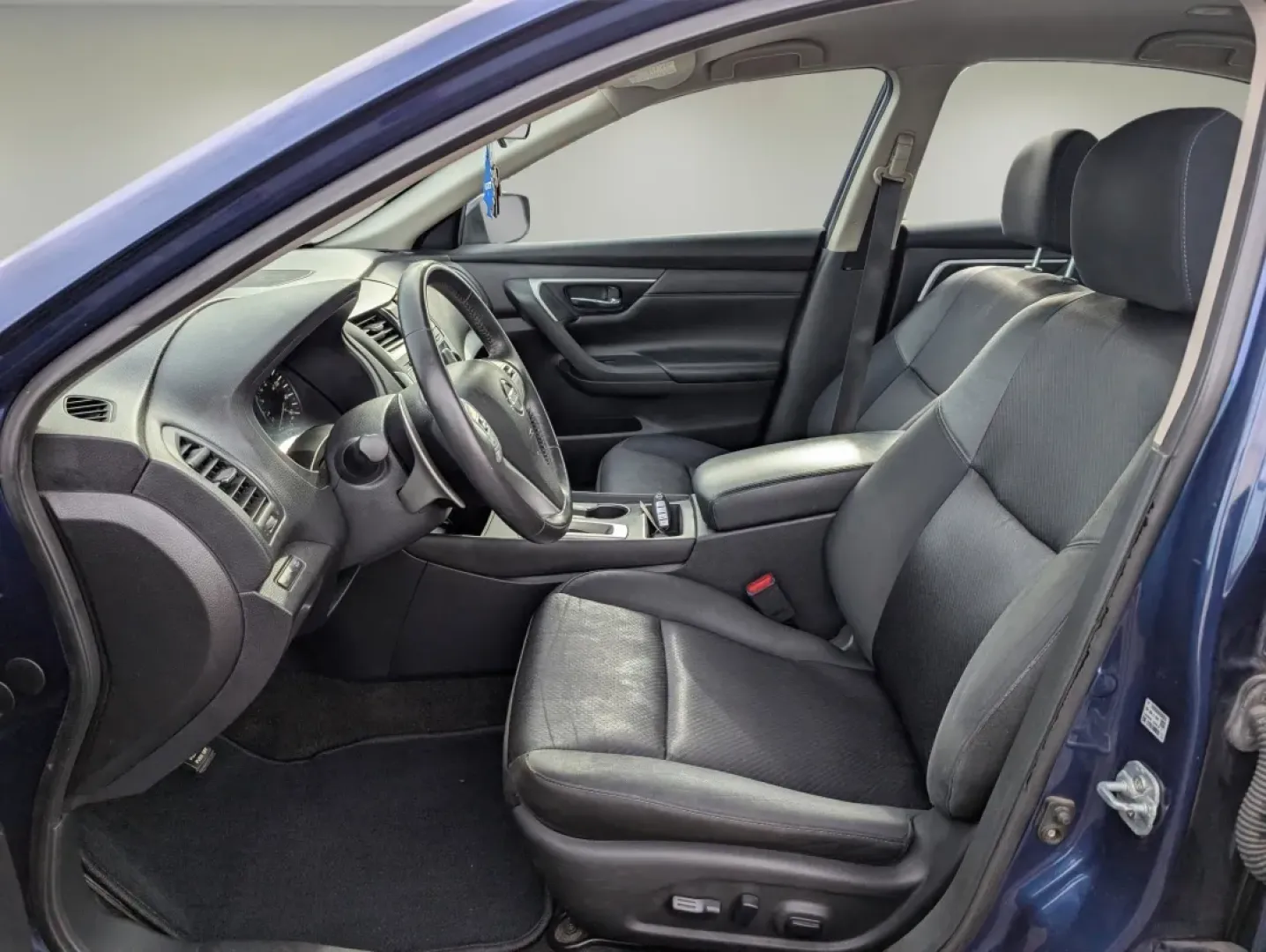 2016 /Charcoal Nissan Altima 2.5 SR (1N4AL3APXGN) with an Other engine, located at 7000 Northlake Connector, Columbus, GA, 31904, (706) 987-8085, 32.524975, -84.978134 - Are you searching for a reliable and stylish sedan that fits perfectly into your busy lifestyle? Look no further! The 2016 Nissan Altima 2.5 SR is the ideal vehicle for daily commuters, families on the go, or anyone looking for a dependable ride to navigate through Phenix City and beyond. With its s - Photo#9