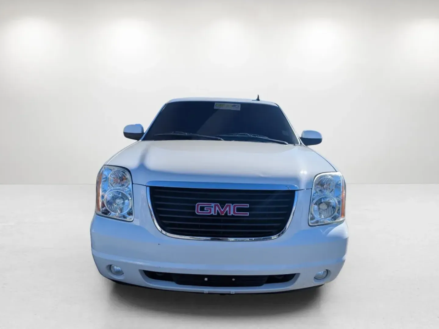 2014 /Light Titanium GMC Yukon SLT (1GKS1CE05ER) with an Other engine, located at 1430 Gateway Drive, Opelika, AL, 36801, (334) 239-0944, 32.637871, -85.409790 - Are you ready to elevate your family adventures or tackle daily commutes with unparalleled comfort and versatility? Look no further than this 2014 GMC Yukon SLT, now available at Gils Auto in Phenix City, AL. This robust SUV is the perfect companion for growing families, weekend road trips, or anyon - Photo#1