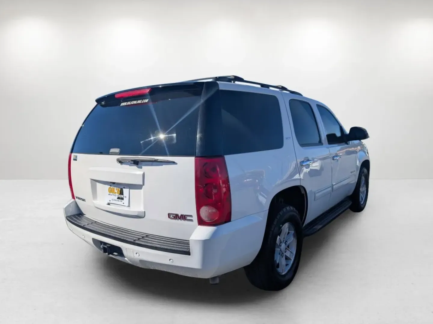 2014 /Light Titanium GMC Yukon SLT (1GKS1CE05ER) with an Other engine, located at 1430 Gateway Drive, Opelika, AL, 36801, (334) 239-0944, 32.637871, -85.409790 - Are you ready to elevate your family adventures or tackle daily commutes with unparalleled comfort and versatility? Look no further than this 2014 GMC Yukon SLT, now available at Gils Auto in Phenix City, AL. This robust SUV is the perfect companion for growing families, weekend road trips, or anyon - Photo#4